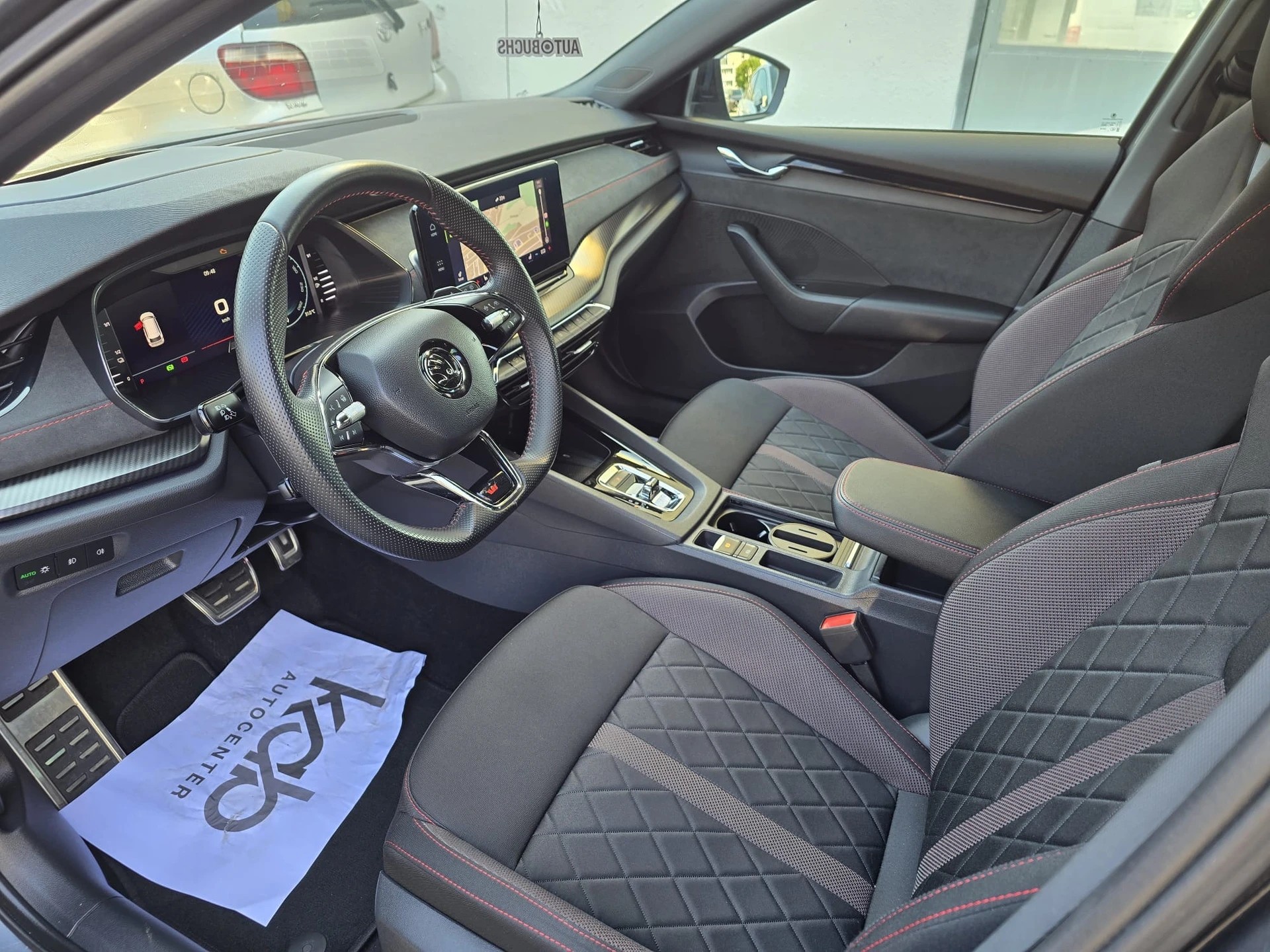 SKODA Octavia Combi 1.4 TSI PHEV DSG RS-image-10