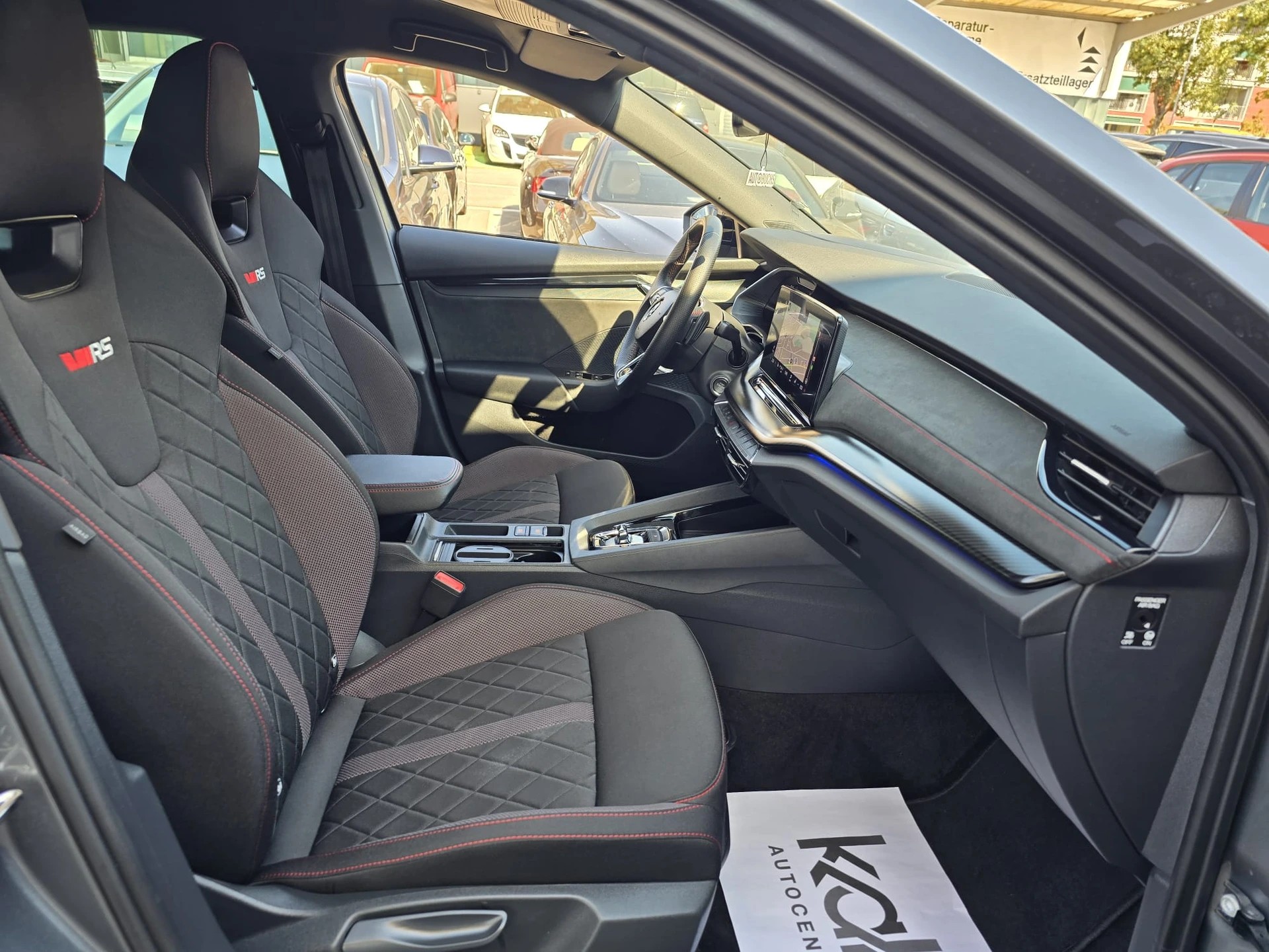SKODA Octavia Combi 1.4 TSI PHEV DSG RS-image-13