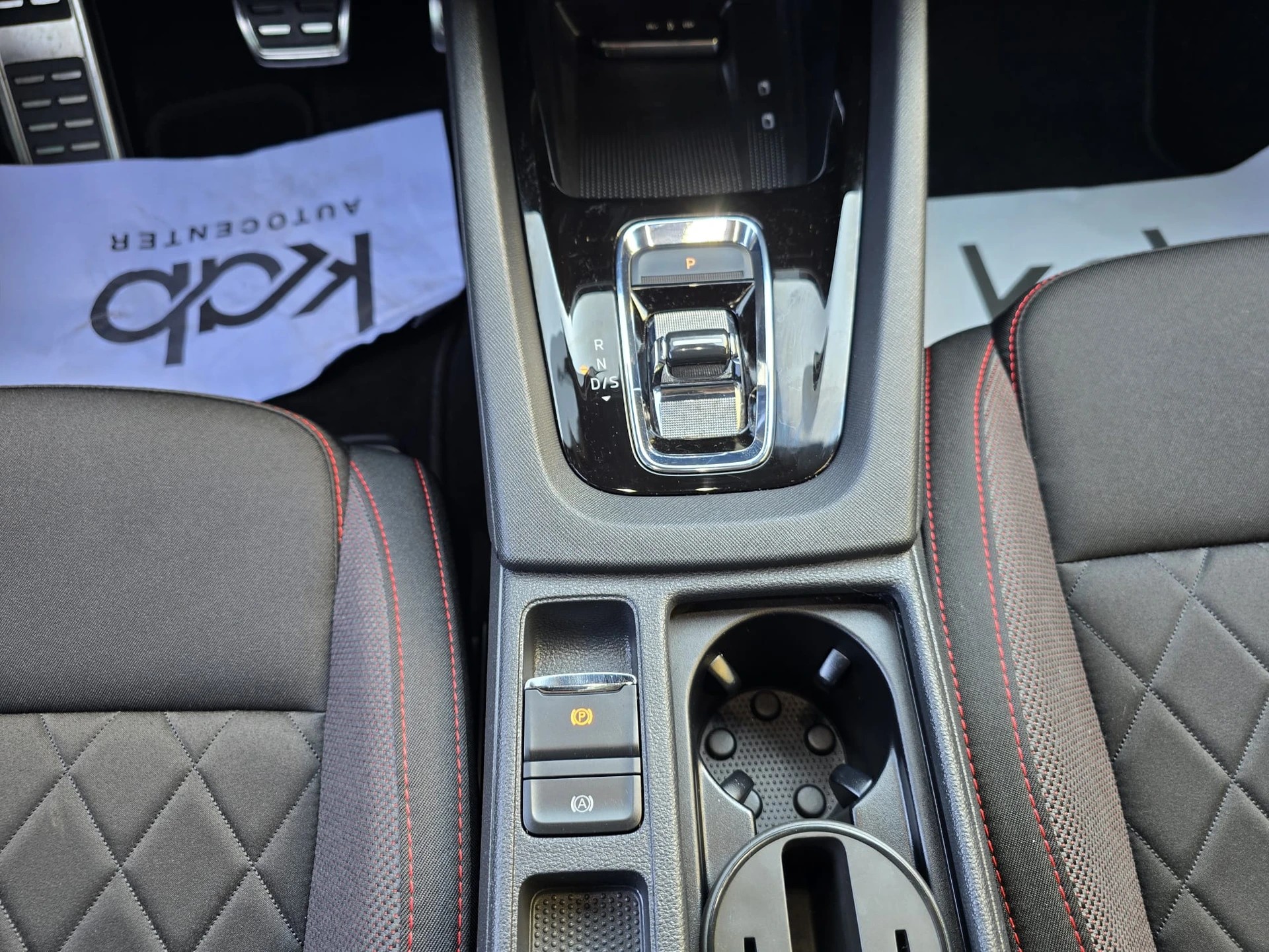 SKODA Octavia Combi 1.4 TSI PHEV DSG RS-image-9