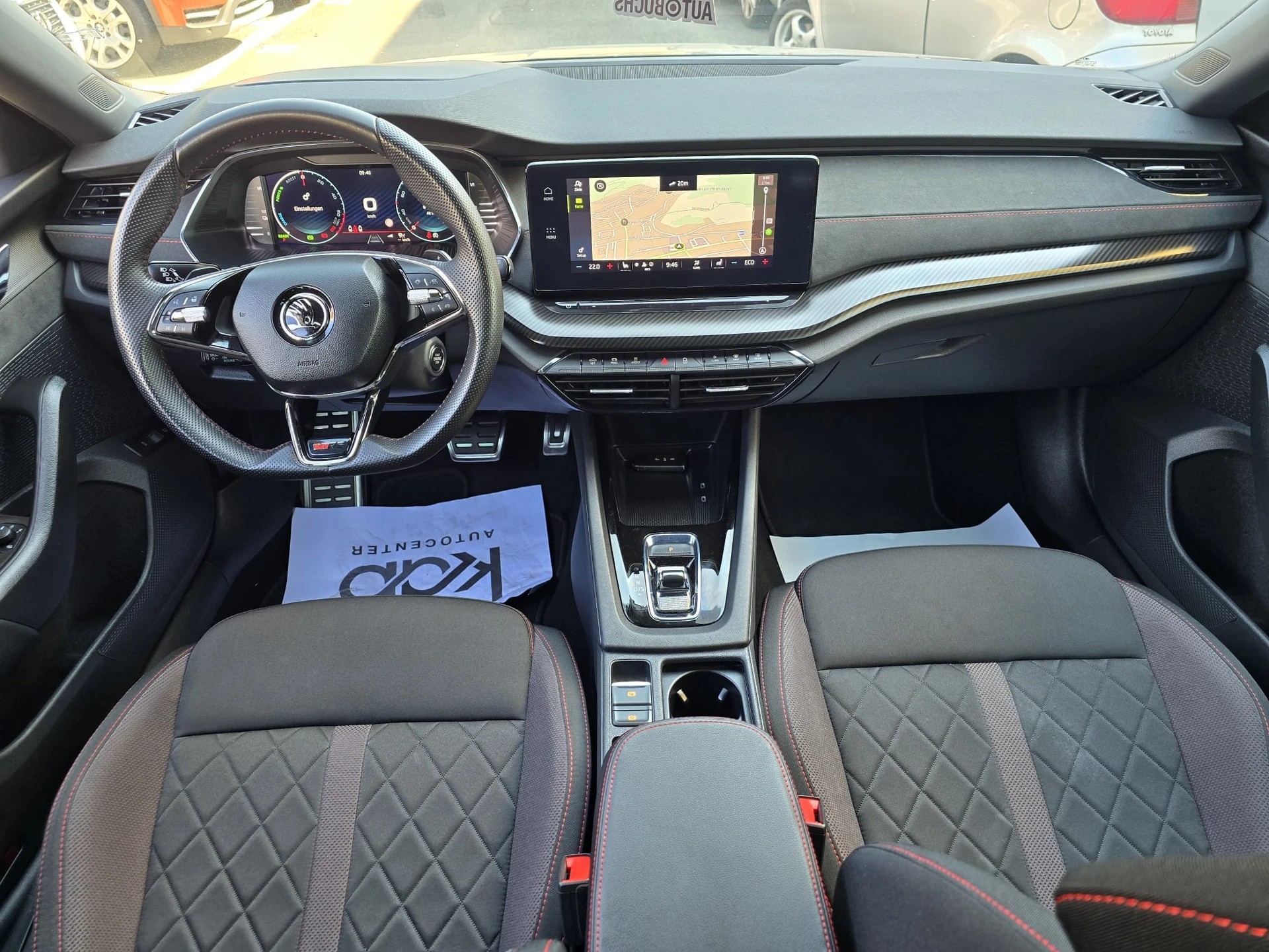 SKODA Octavia Combi 1.4 TSI PHEV DSG RS-image-12