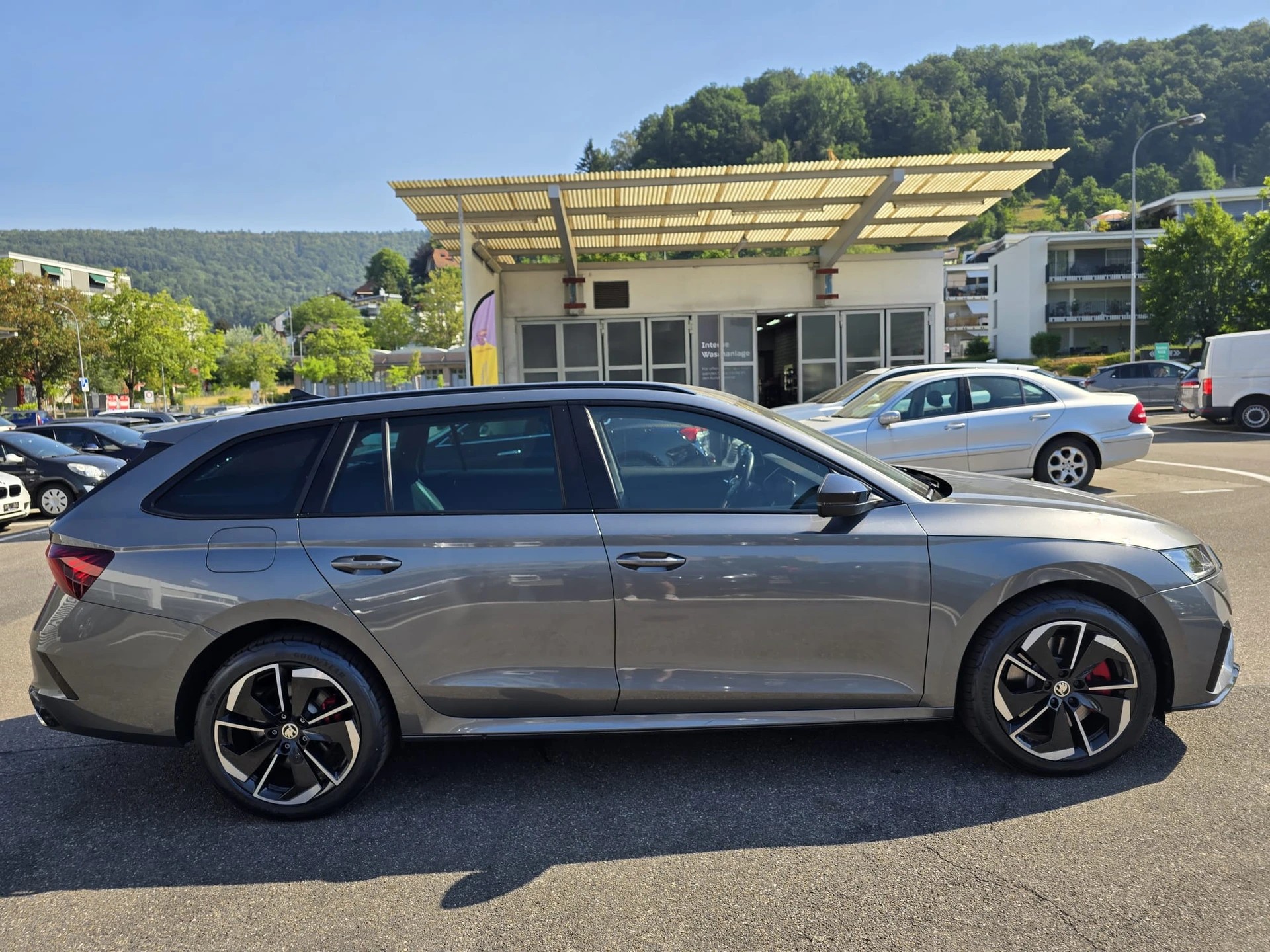 SKODA Octavia Combi 1.4 TSI PHEV DSG RS-image-4