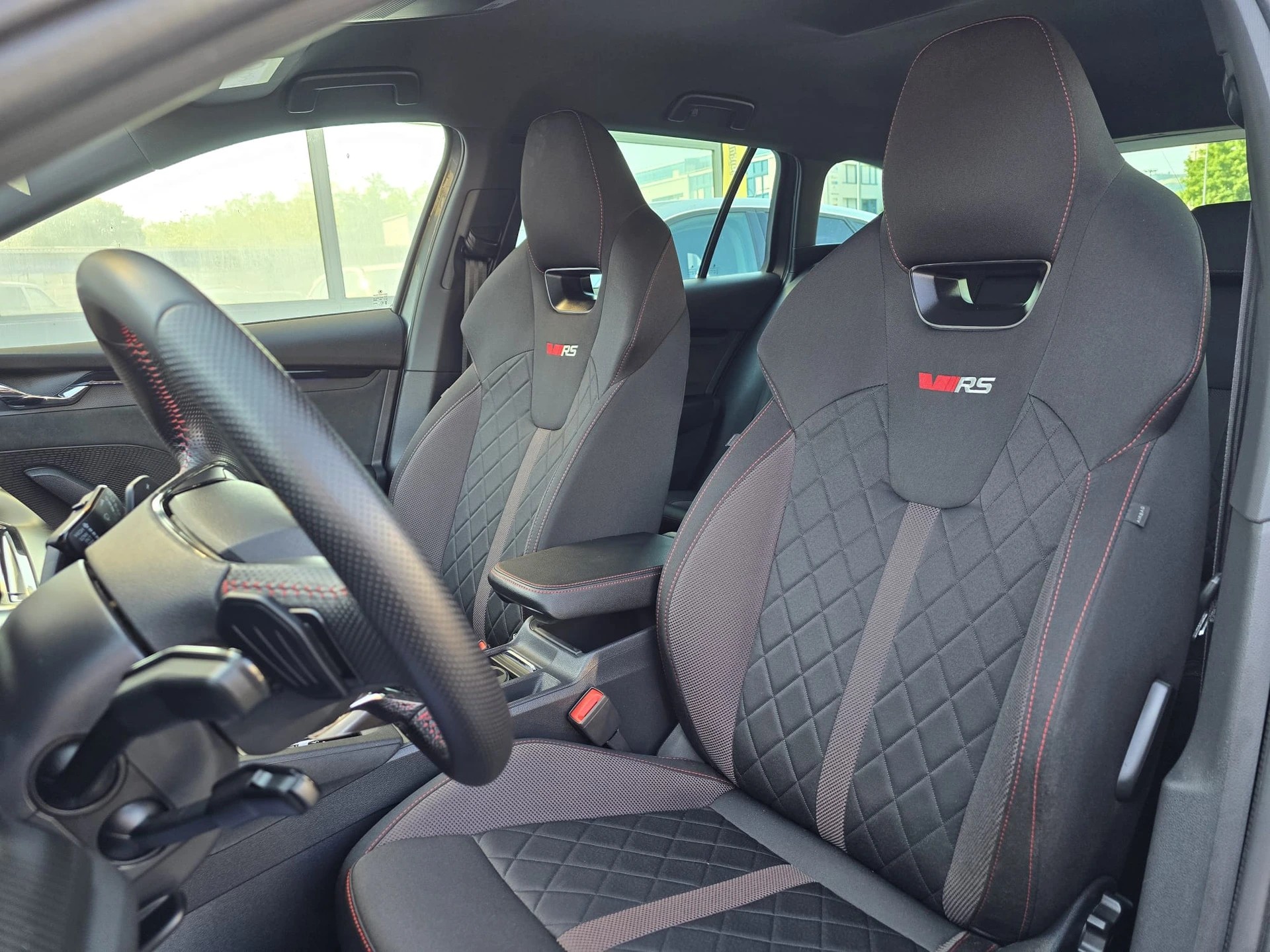 SKODA Octavia Combi 1.4 TSI PHEV DSG RS-image-11