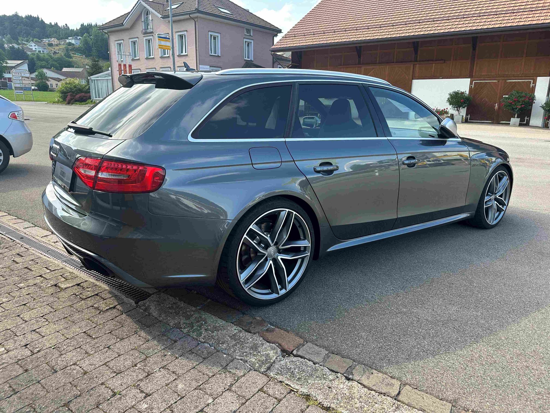 AUDI RS4 Avant 4.2 V8 FSI quattro S-Tronic-image-6