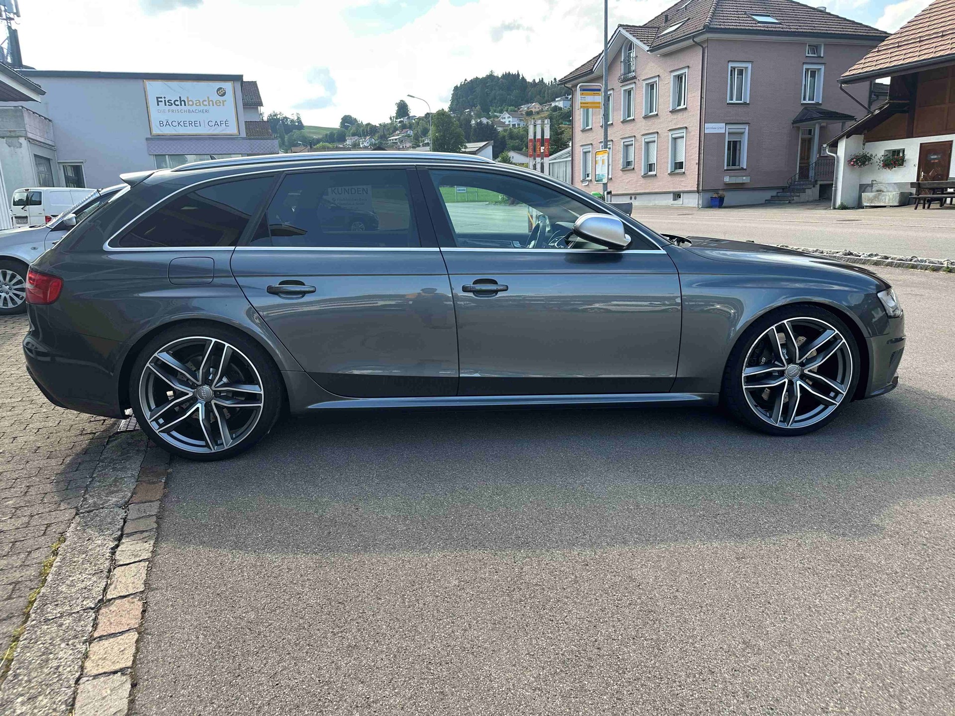 AUDI RS4 Avant 4.2 V8 FSI quattro S-Tronic-image-7
