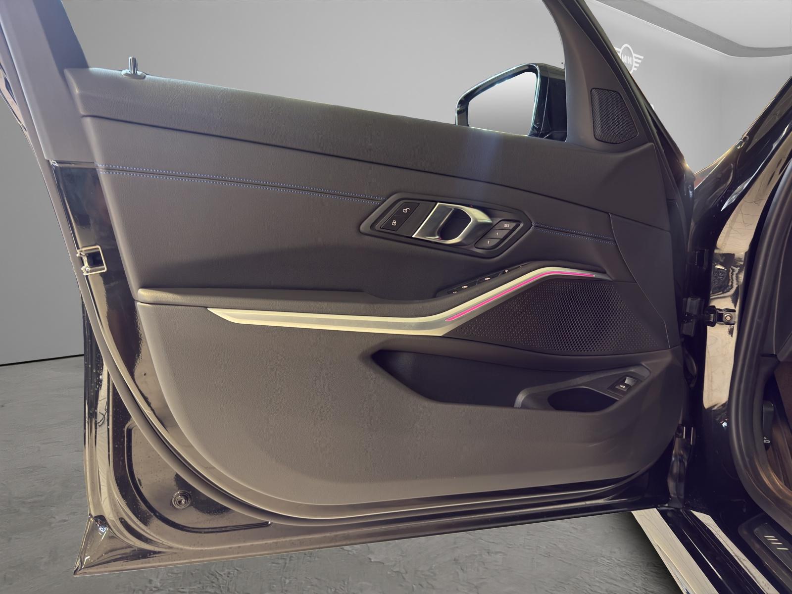 BMW 320d xDrive Touring M-SportPaket-image-8