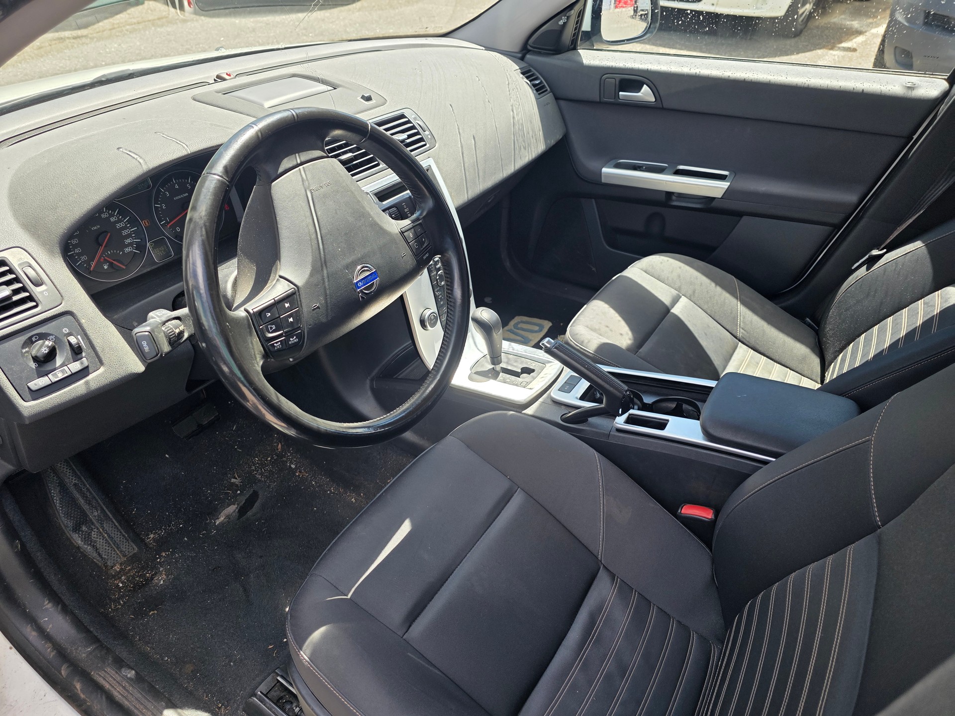 VOLVO V50 T5 Momentum Geartronic-image-5