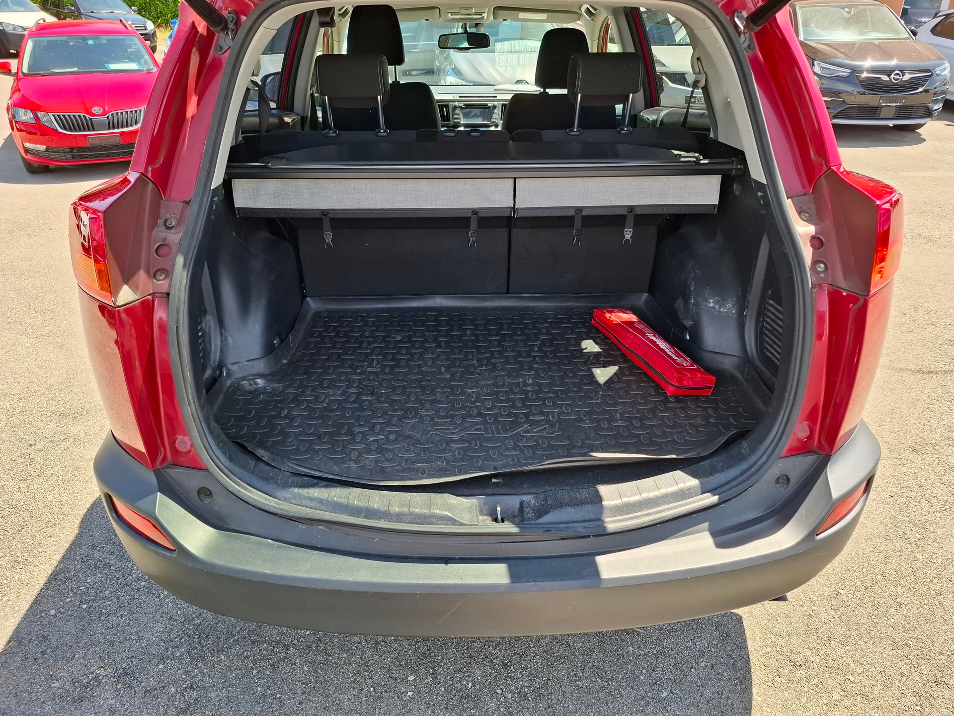 TOYOTA RAV-4 2.2D-CAT Sol Premium AT-image-13