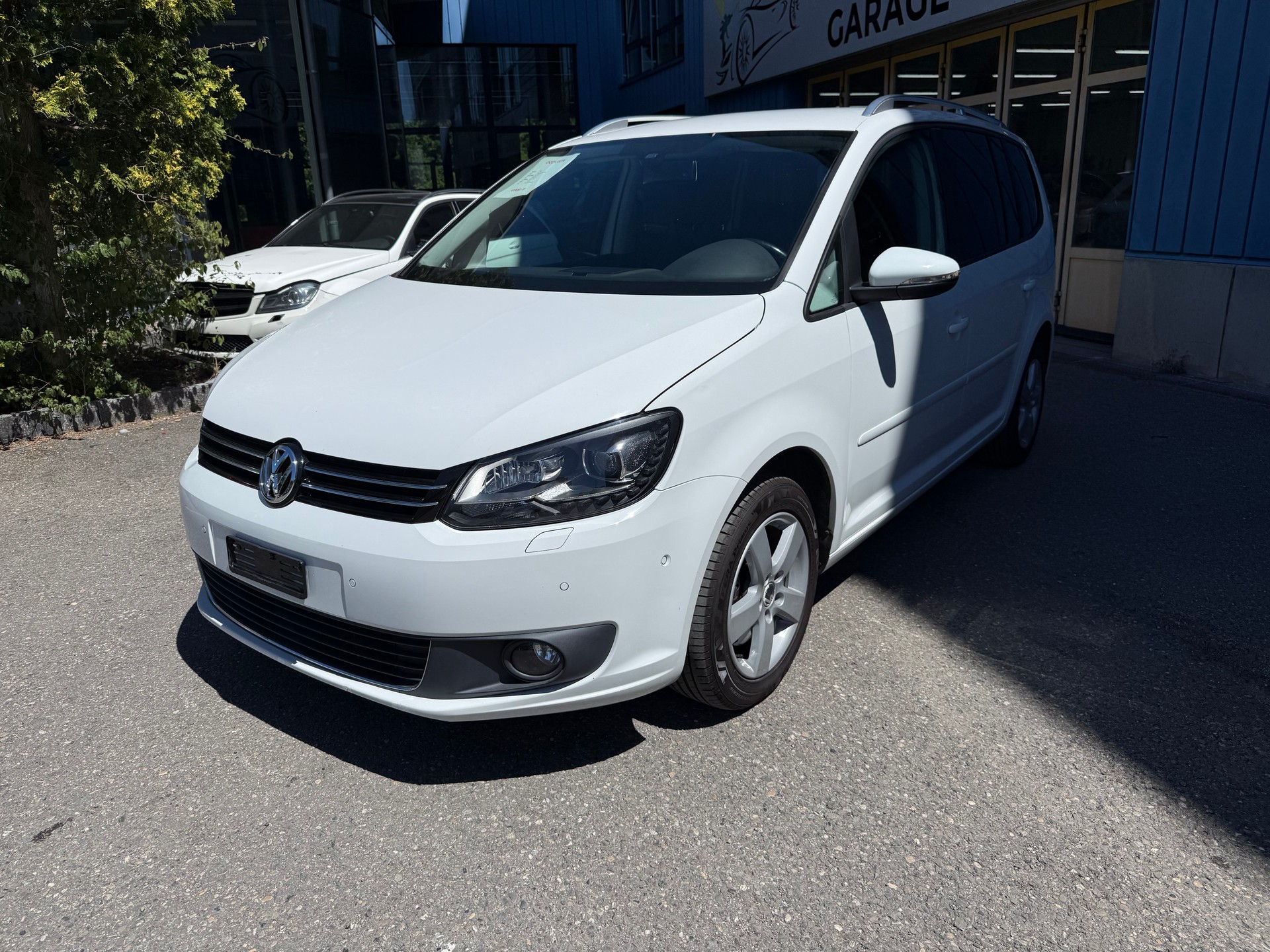 VW Touran 2.0 TDI BlueMotion Technology Design DSG-image-0
