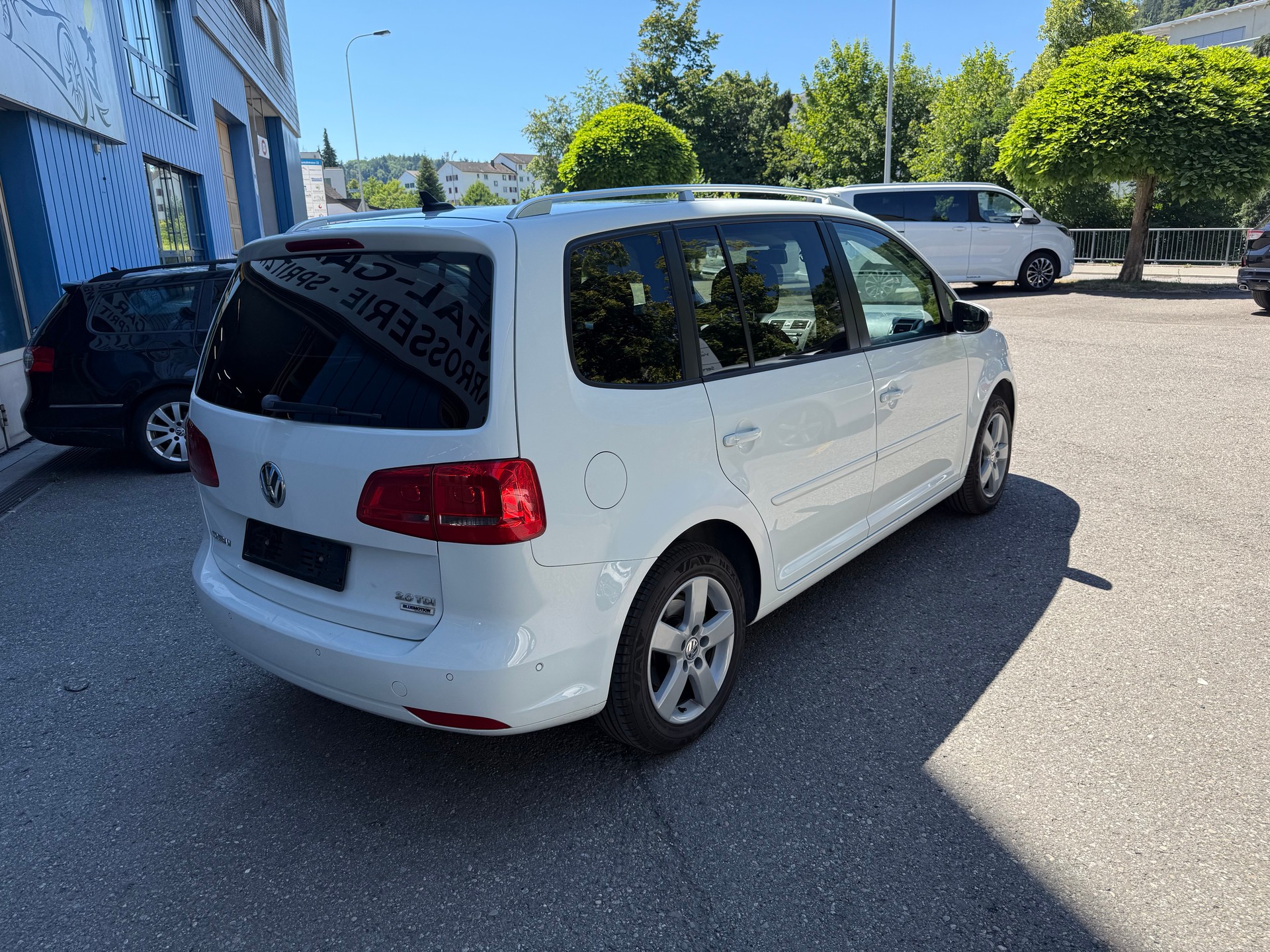 VW Touran 2.0 TDI BlueMotion Technology Design DSG-image-4