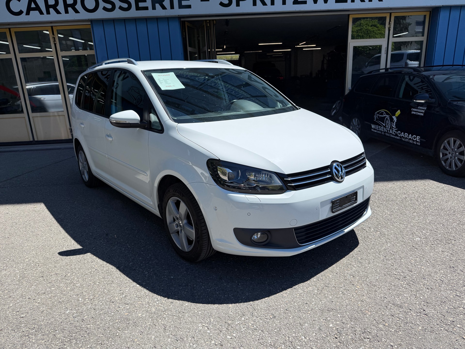 VW Touran 2.0 TDI BlueMotion Technology Design DSG-image-2