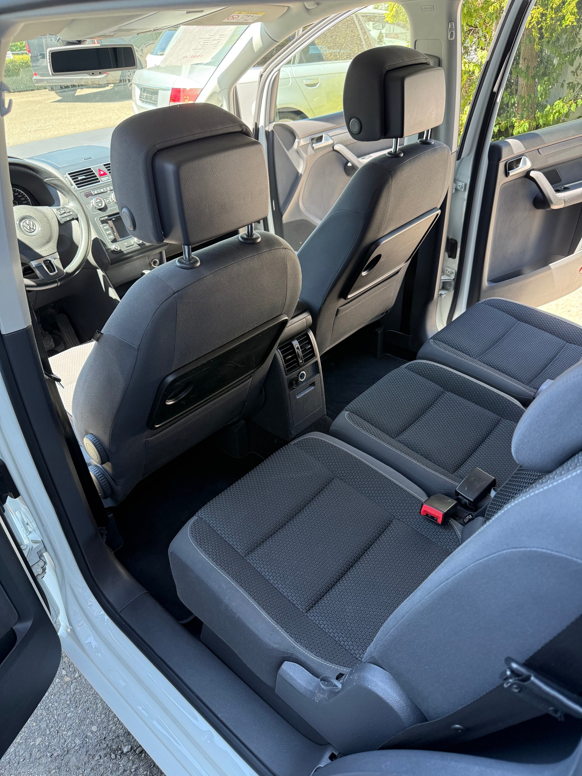VW Touran 2.0 TDI BlueMotion Technology Design DSG-image-11