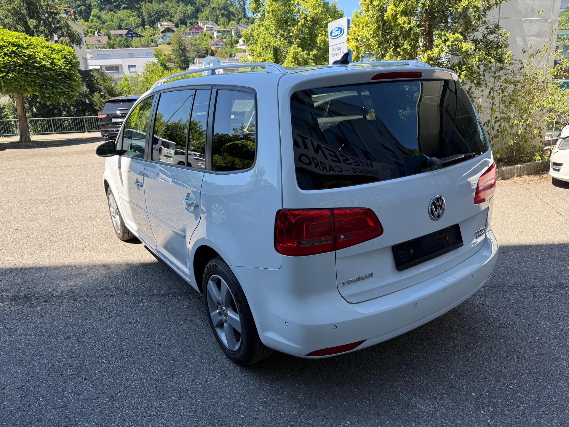 VW Touran 2.0 TDI BlueMotion Technology Design DSG-image-6