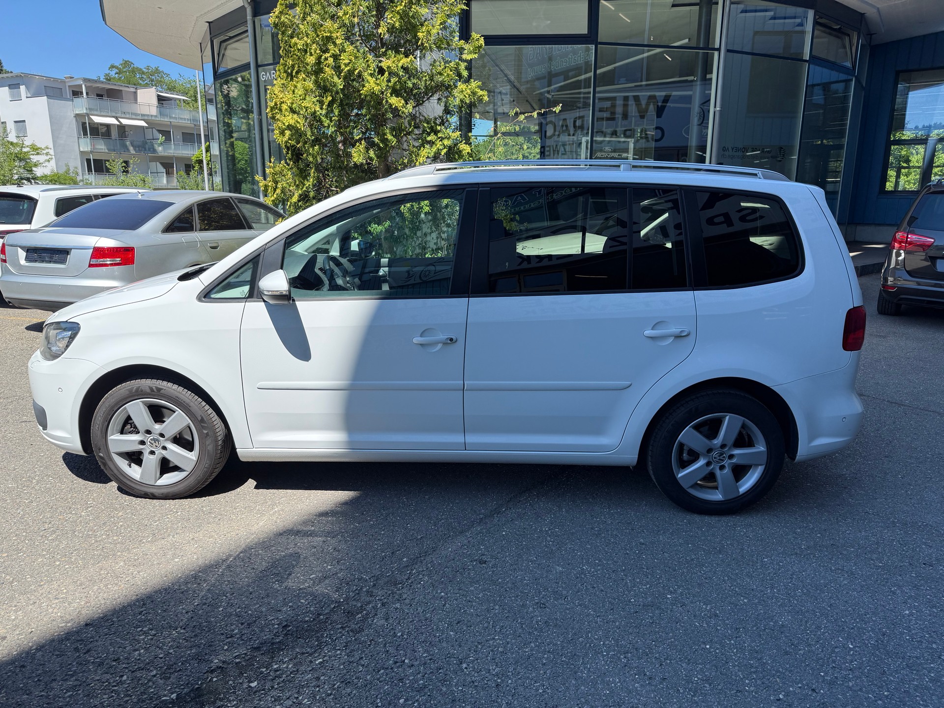 VW Touran 2.0 TDI BlueMotion Technology Design DSG-image-7