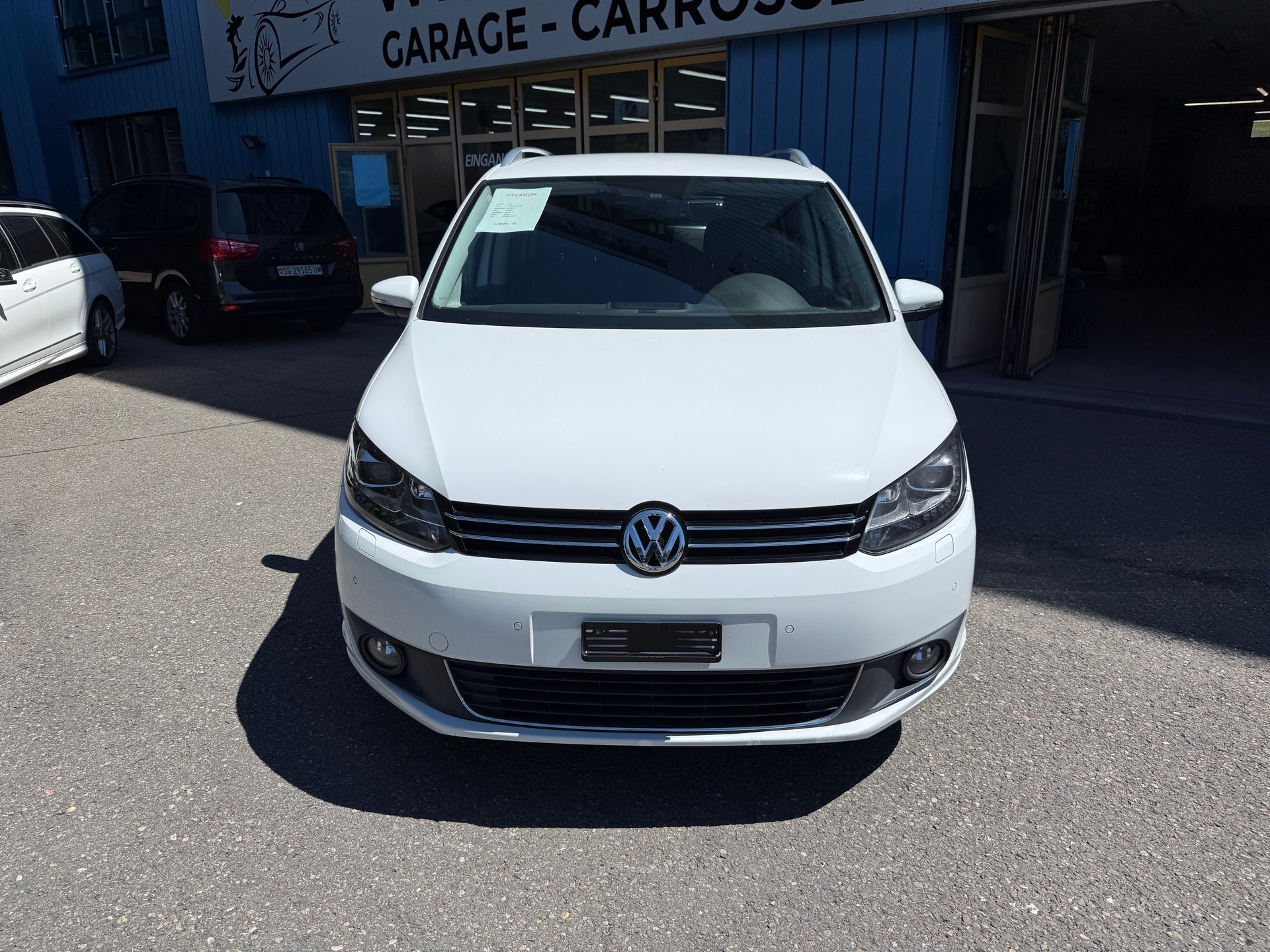 VW Touran 2.0 TDI BlueMotion Technology Design DSG-image-1
