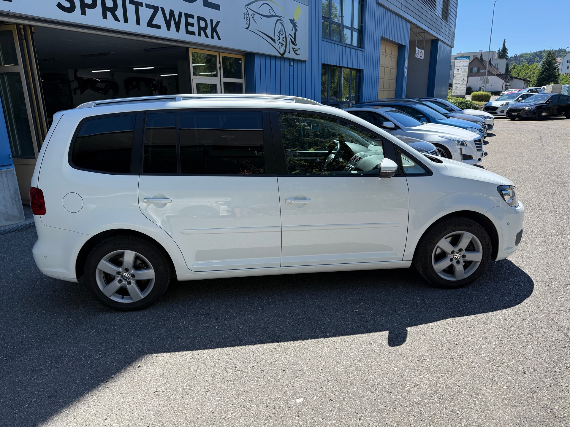 VW Touran 2.0 TDI BlueMotion Technology Design DSG-image-3