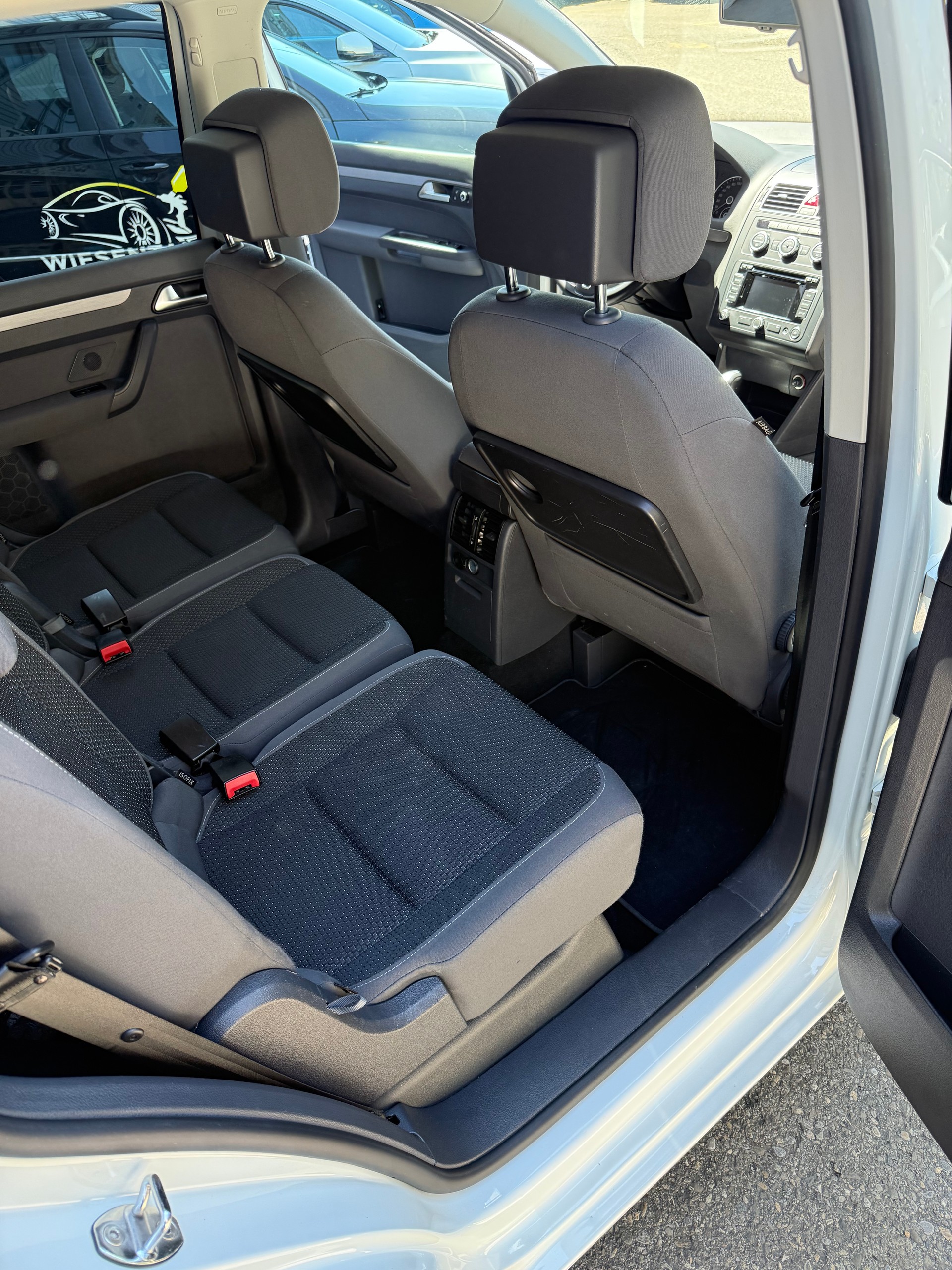 VW Touran 2.0 TDI BlueMotion Technology Design DSG-image-10