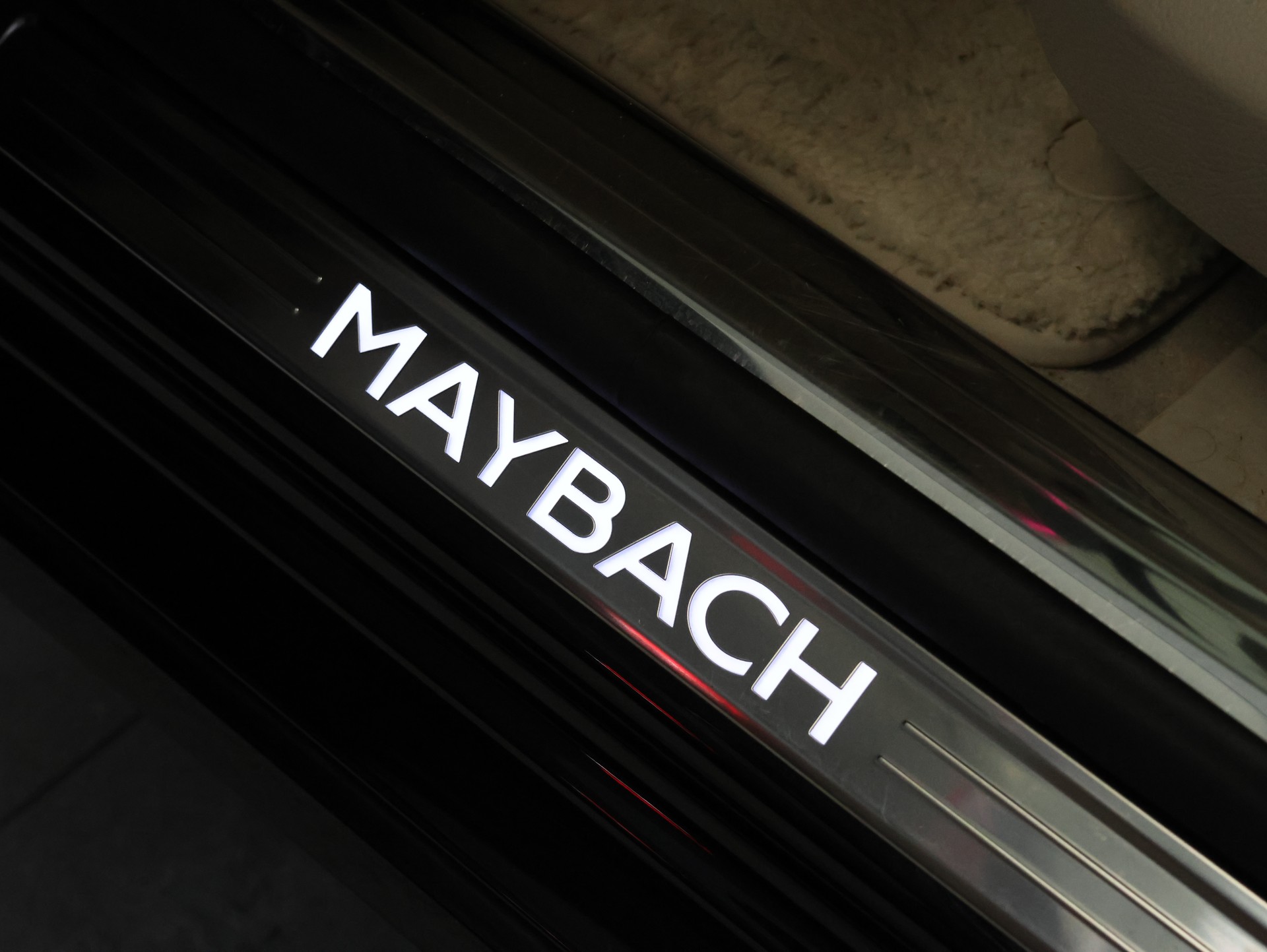 MERCEDES-BENZ S 580 4Matic Maybach Business Class 9G-Tronic *Massagesitze* *Burmester* *Panoramadach*-image-11
