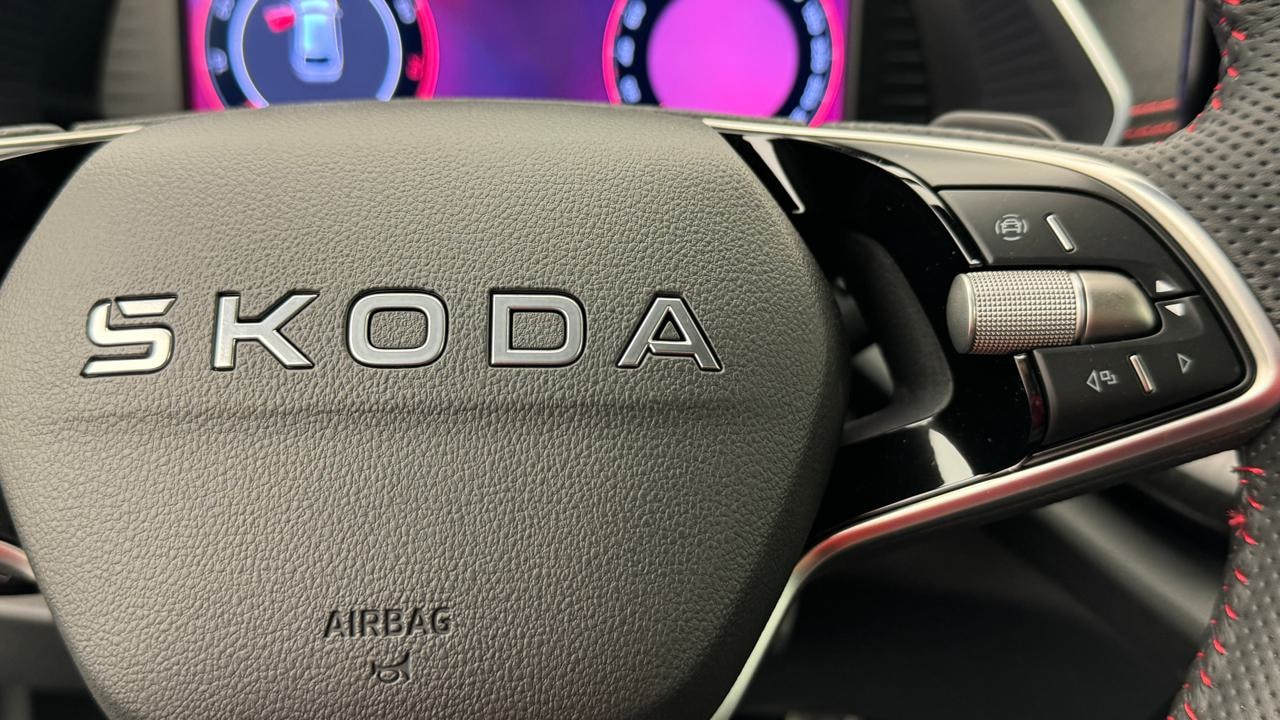 SKODA Octavia Combi 2.0 TSI DSG RS-image-9