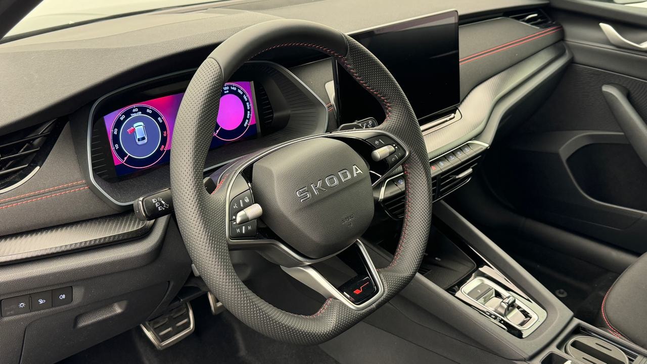 SKODA Octavia Combi 2.0 TSI DSG RS-image-6