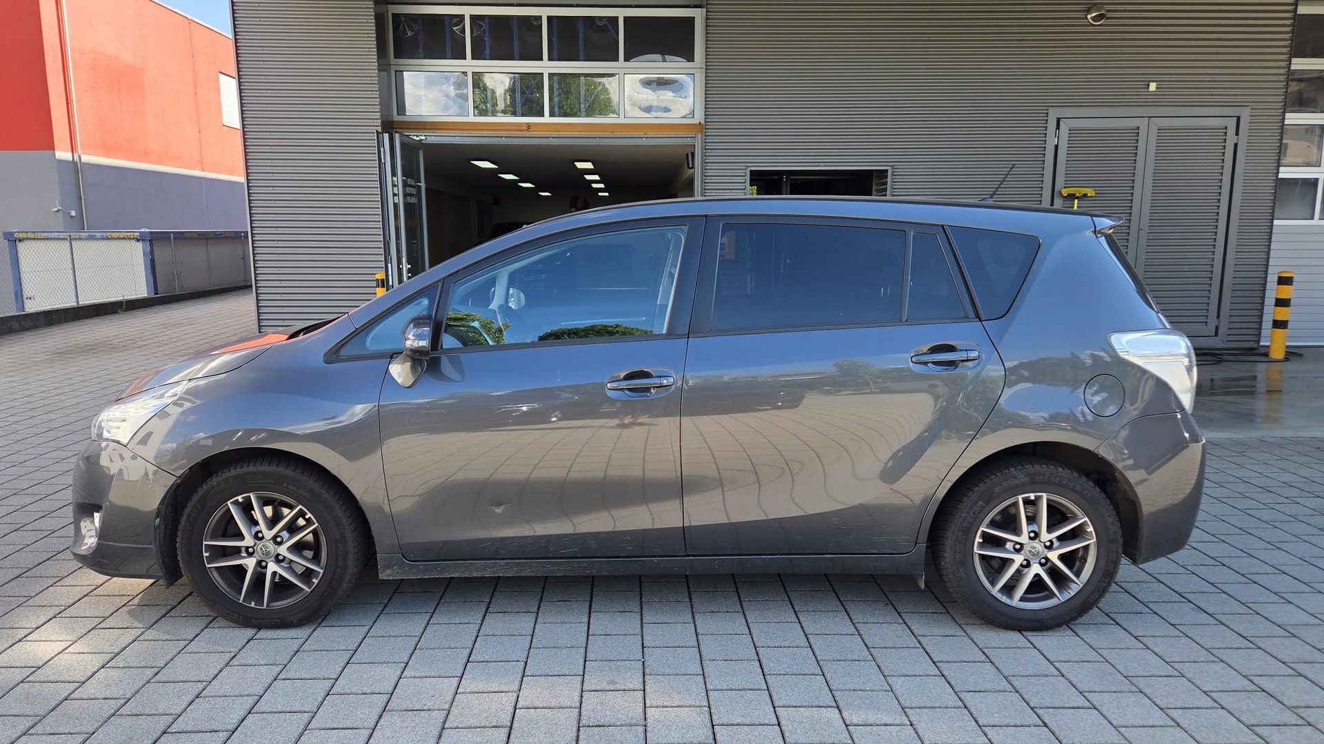 TOYOTA Verso 1.6 D-4D Luna-showroom-element-3