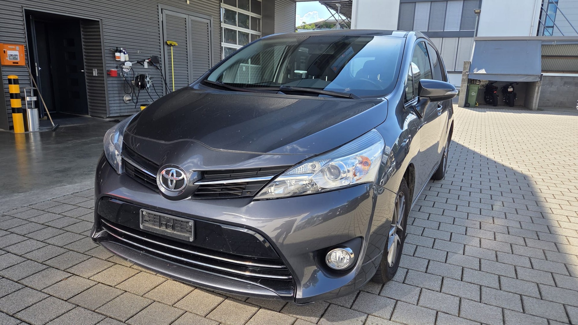 TOYOTA Verso 1.6 D-4D Luna-showroom-element-1