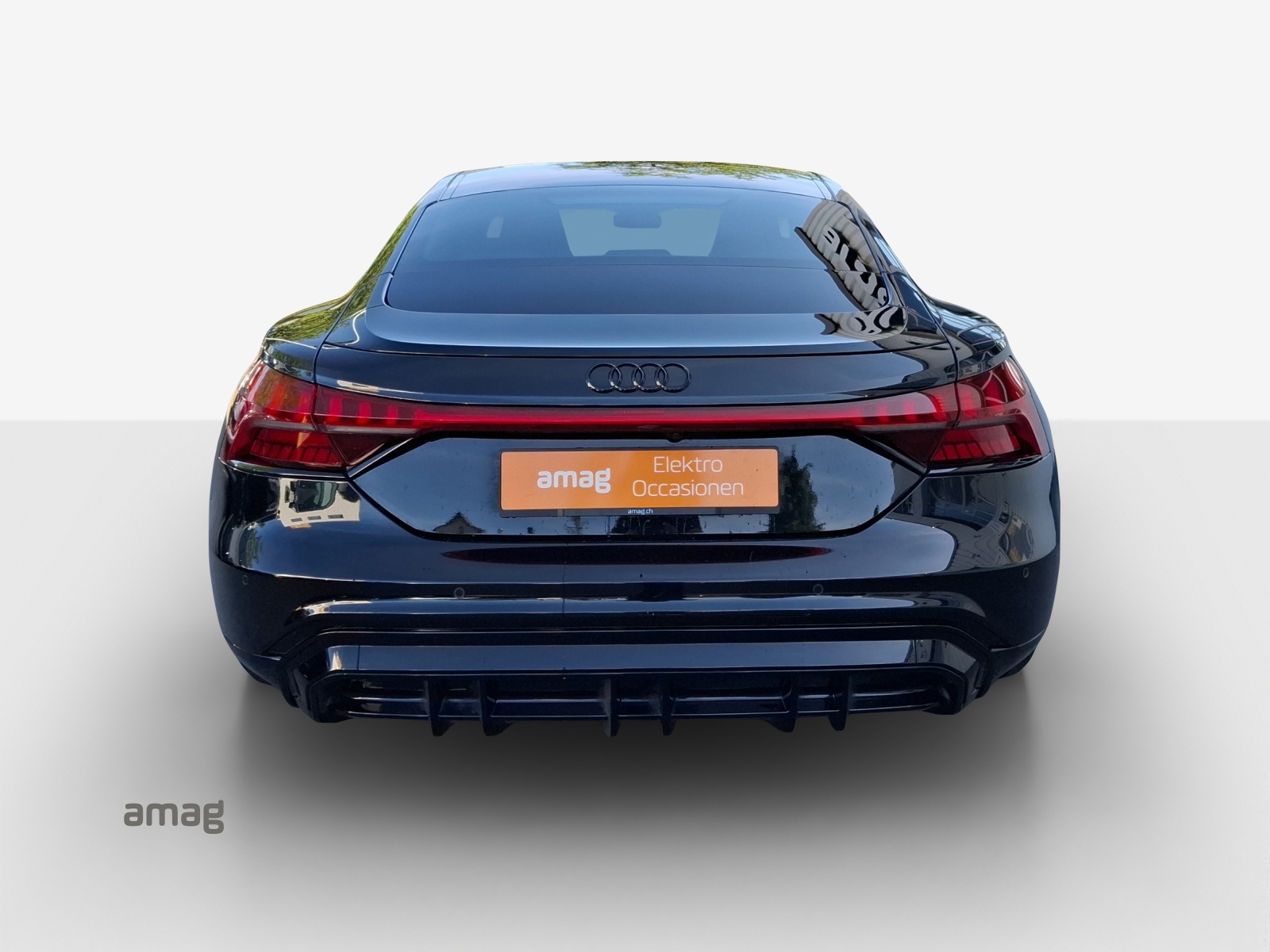 AUDI e-tron GT quattro-showroom-element-3