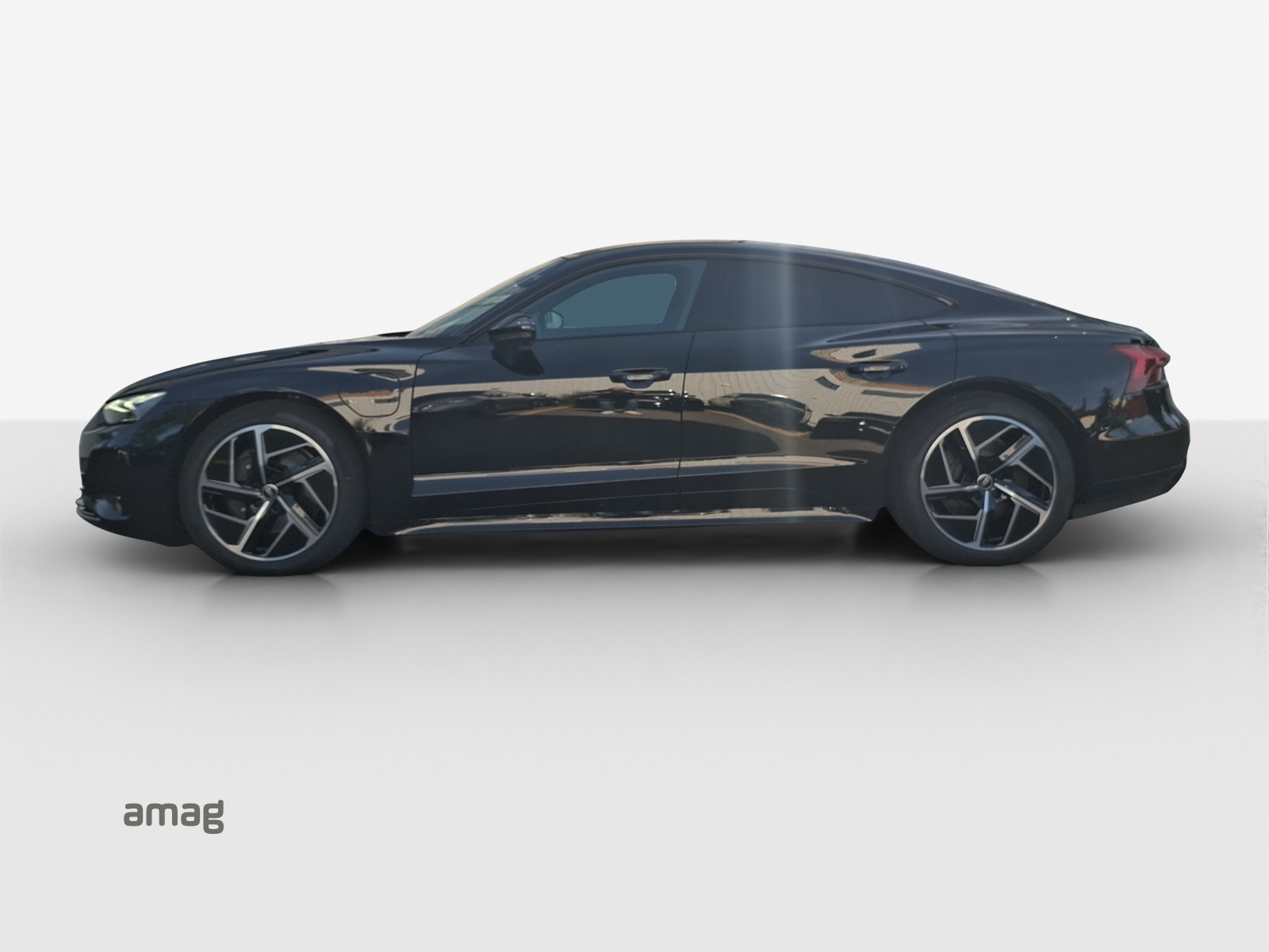 AUDI e-tron GT quattro-showroom-element-1