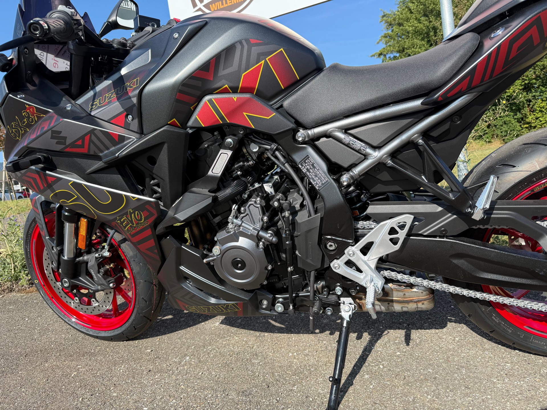 SUZUKI GSX 8 S EVO-showroom-element-3