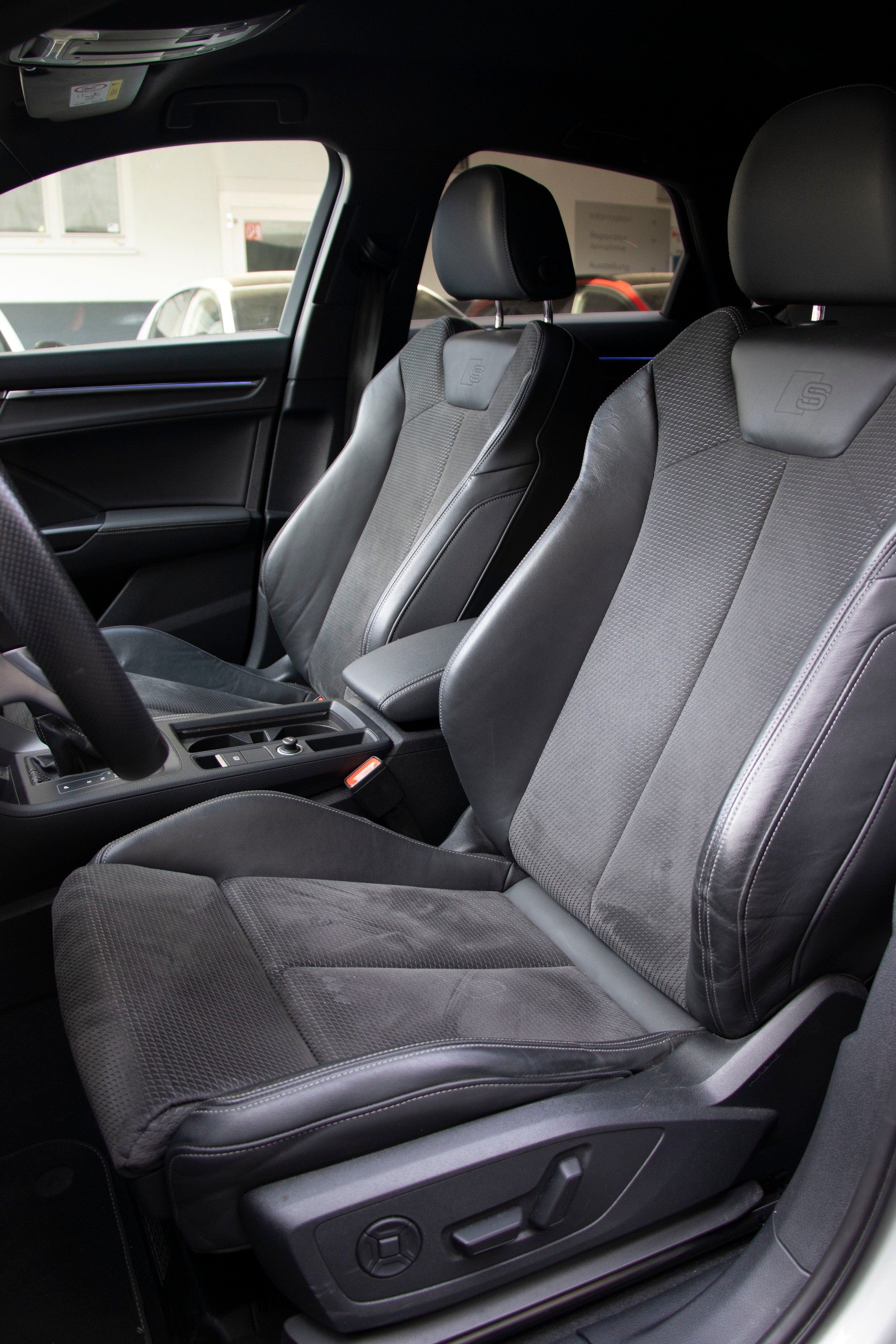 AUDI Q3 Sportback 35 TDI S line quattro S-tronic-image-5