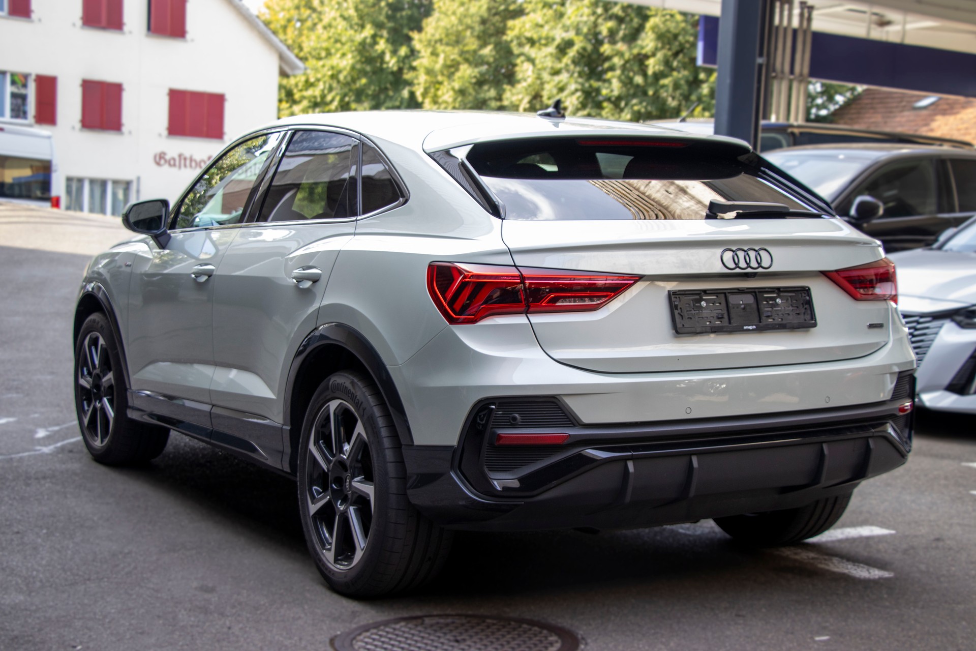 AUDI Q3 Sportback 35 TDI S line quattro S-tronic-image-1
