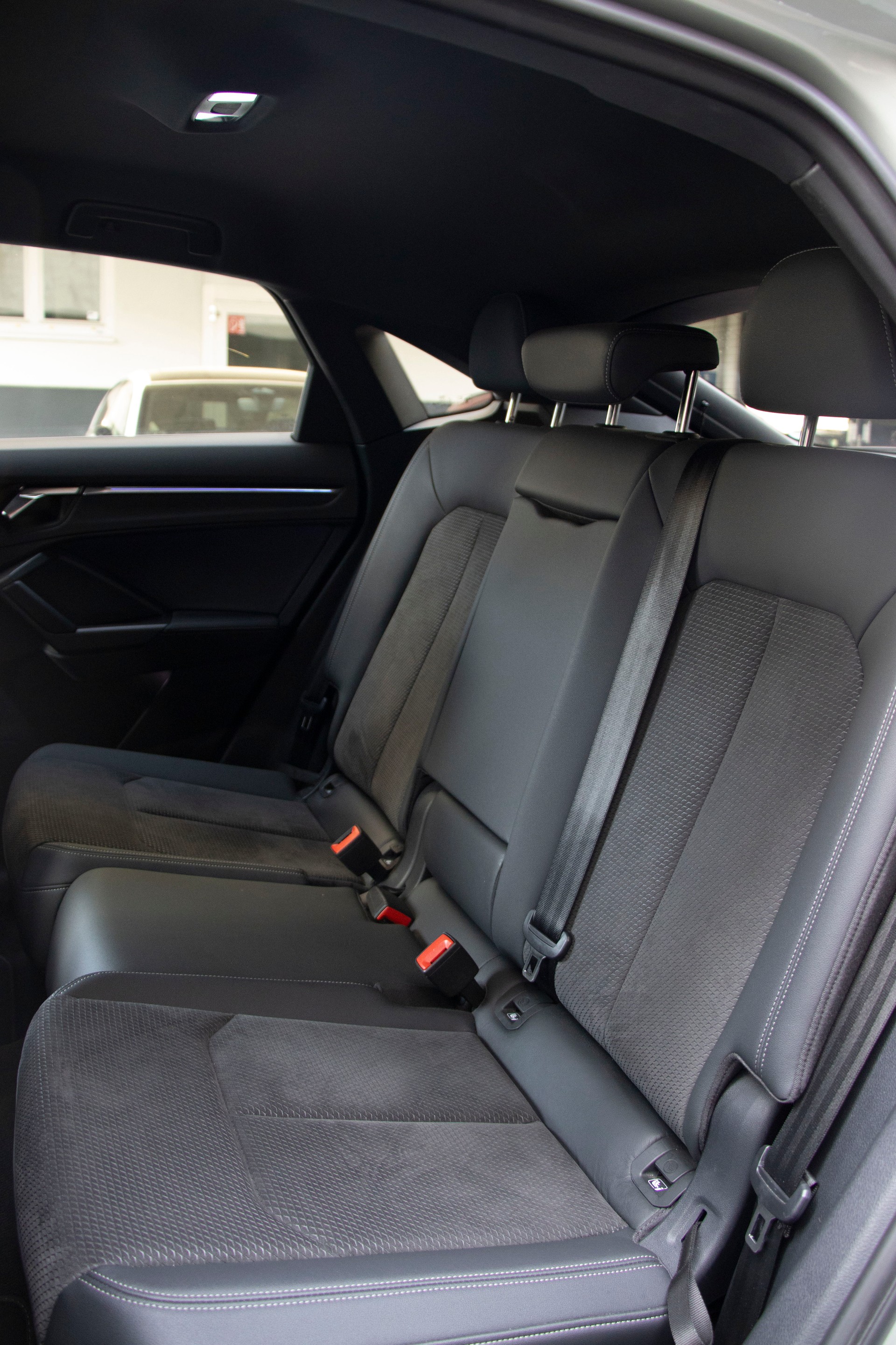 AUDI Q3 Sportback 35 TDI S line quattro S-tronic-image-10