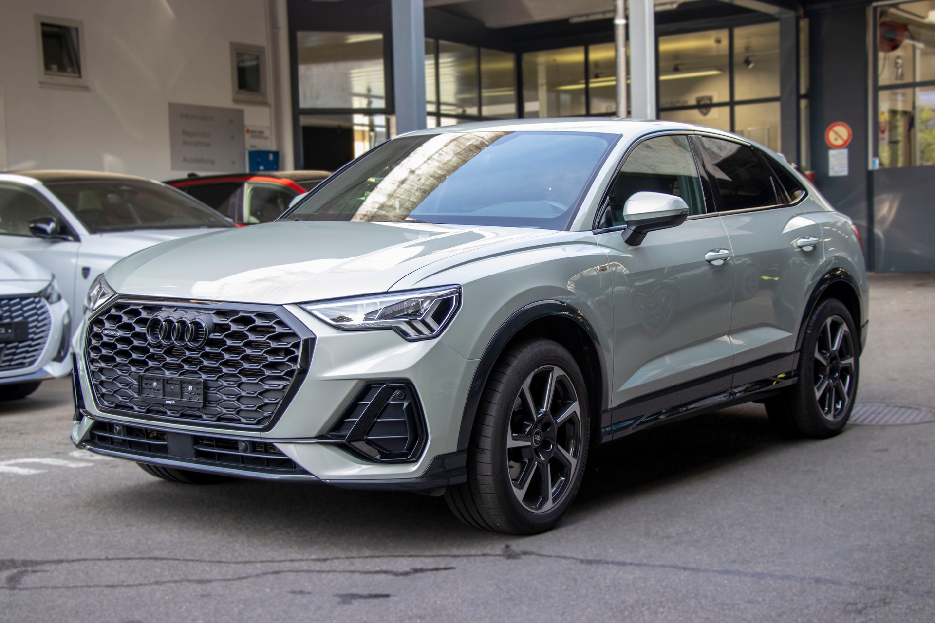 AUDI Q3 Sportback 35 TDI S line quattro S-tronic-image-0