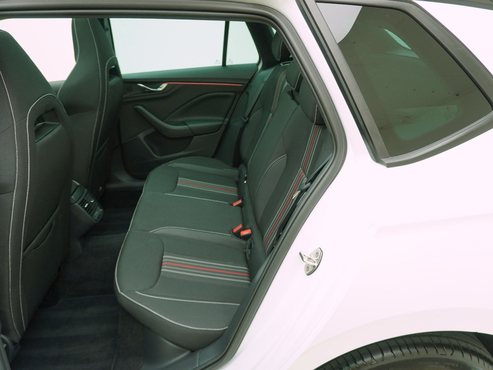 SKODA Kamiq 1.5 TSI DSG Monte Carlo-image-10
