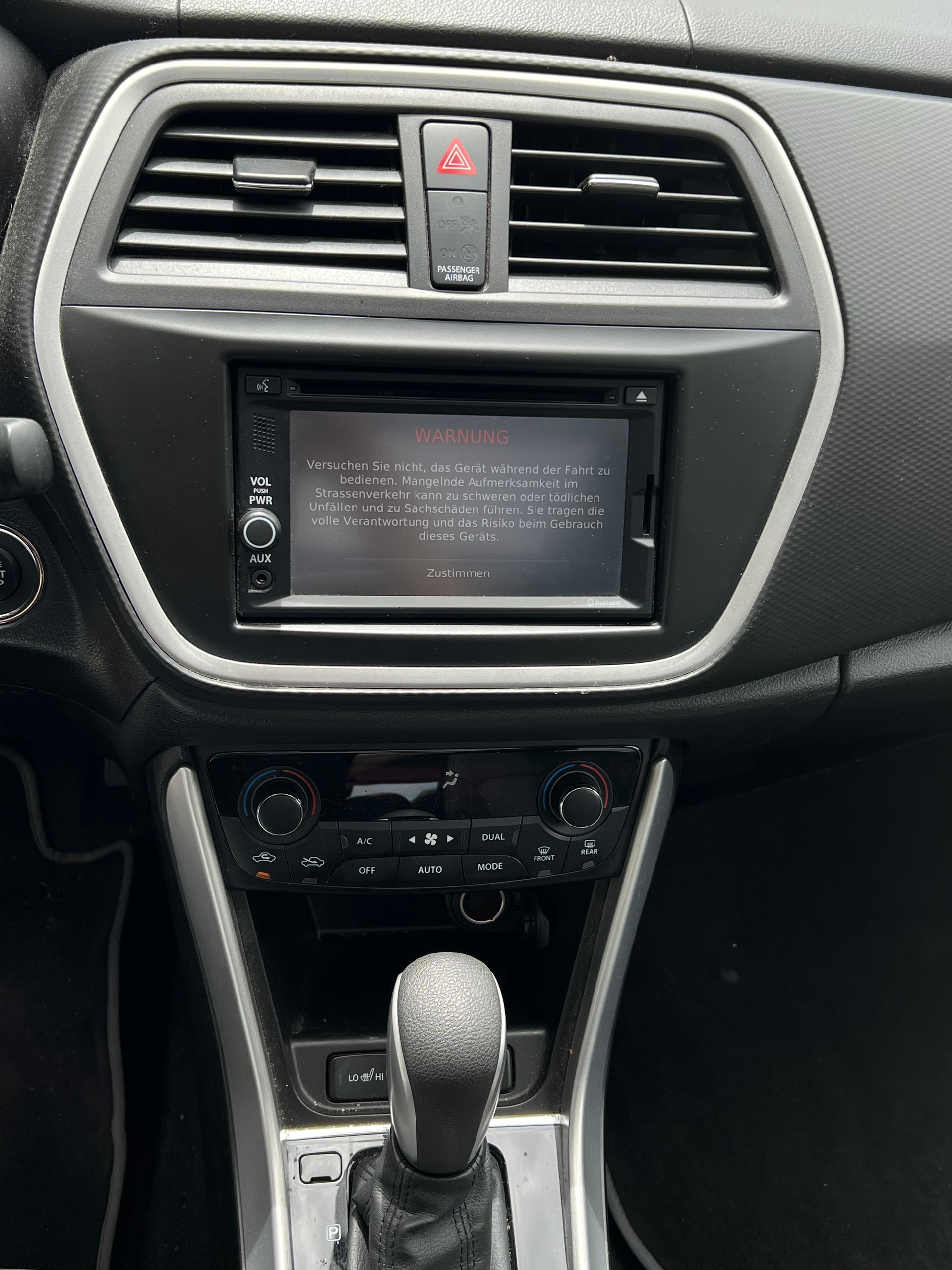 SUZUKI SX4 S-Cross 1.6 TD PizSulai Top 4WD TCSS-image-9