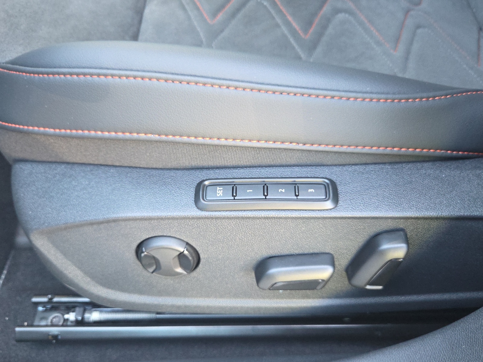 SEAT Leon 1.5 eTSI mHEV DSG Move FR-image-14