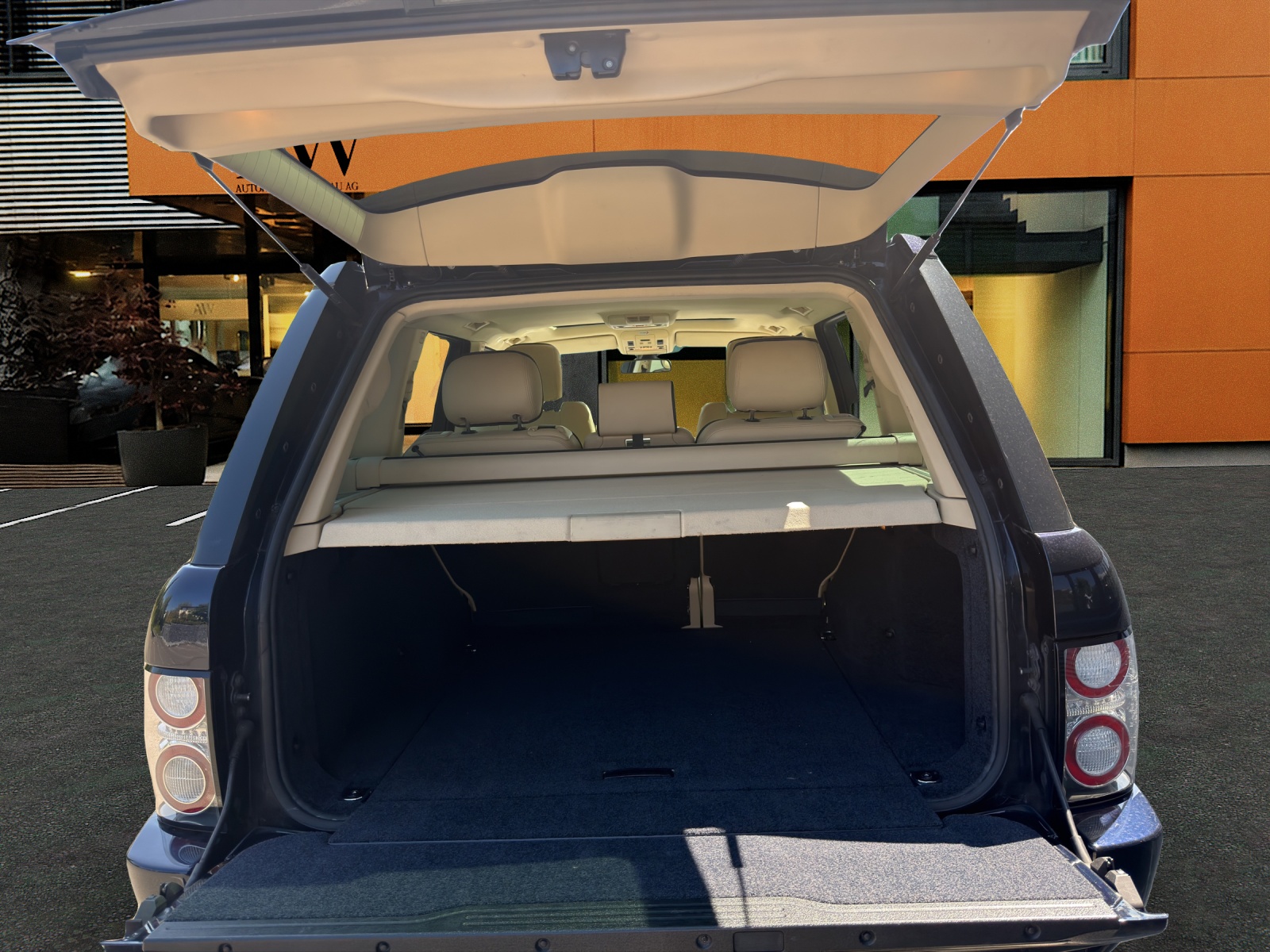 LAND ROVER Range Rover 3.6 TDV8 HSE-image-15