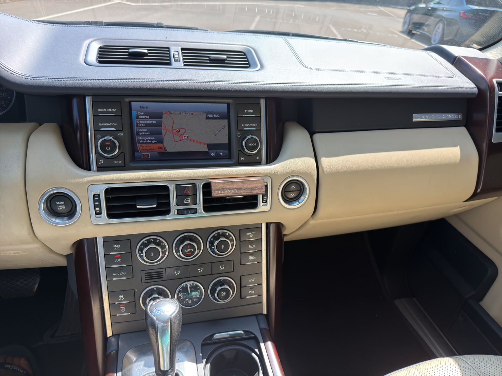 LAND ROVER Range Rover 3.6 TDV8 HSE-image-19