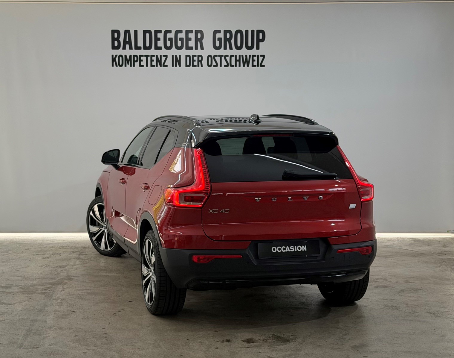 VOLVO XC40 P8 AWD Pure Electric R-Design-image-1