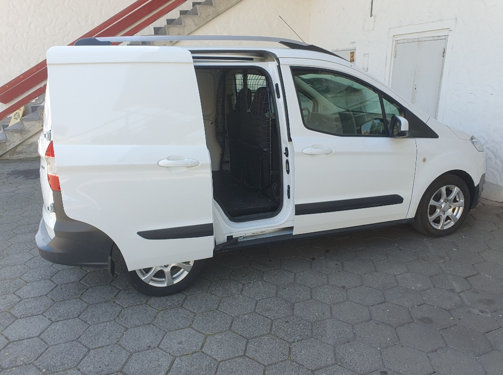 FORD Transit Courier Van 1.0 EcoBoost Trend-image-4
