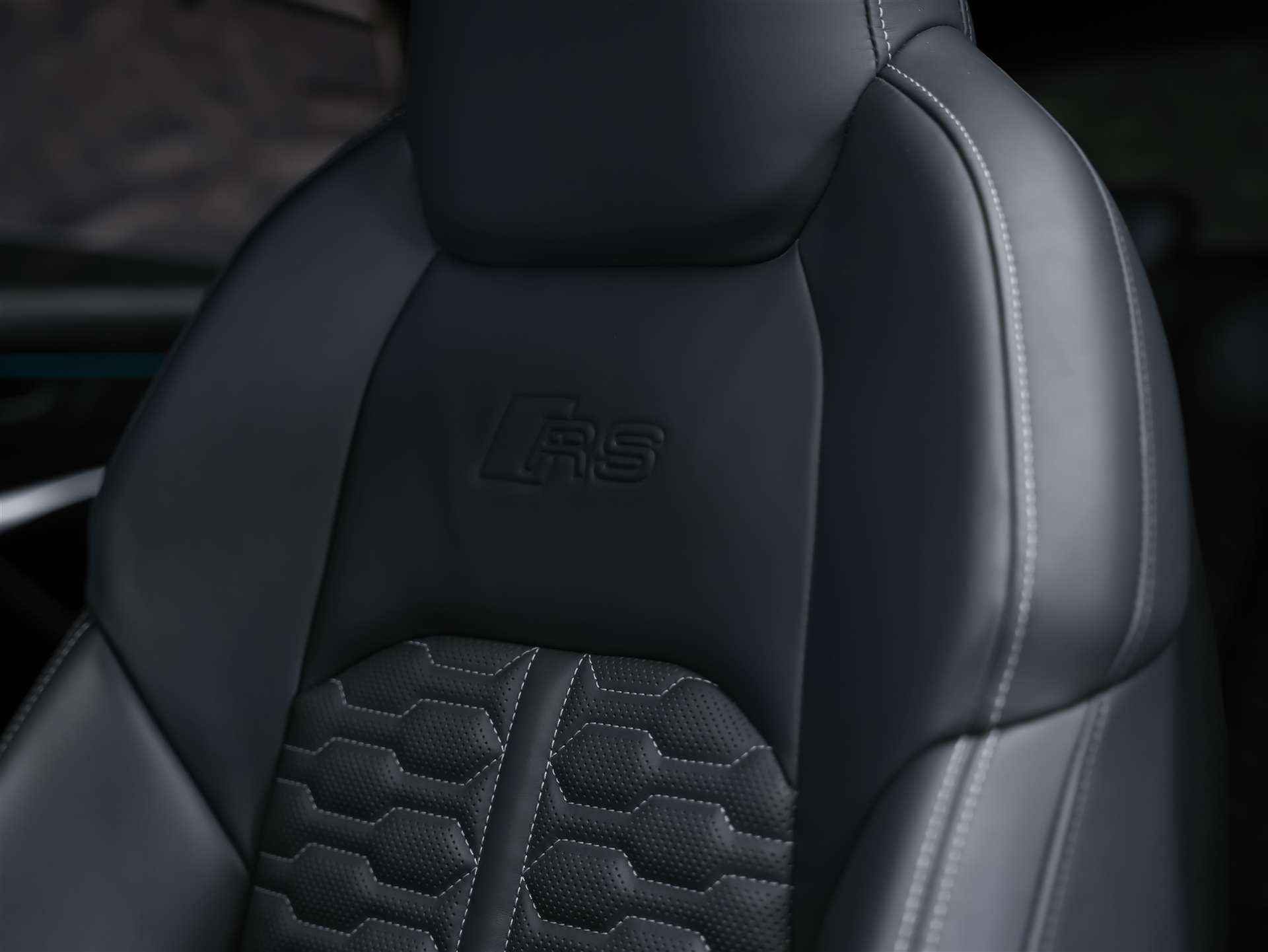 AUDI RS6 Avant 4.0 TFSI V8 quattro *Akrapovic*Allradlenkung*Standheizung*Sitzlüftung*-image-11