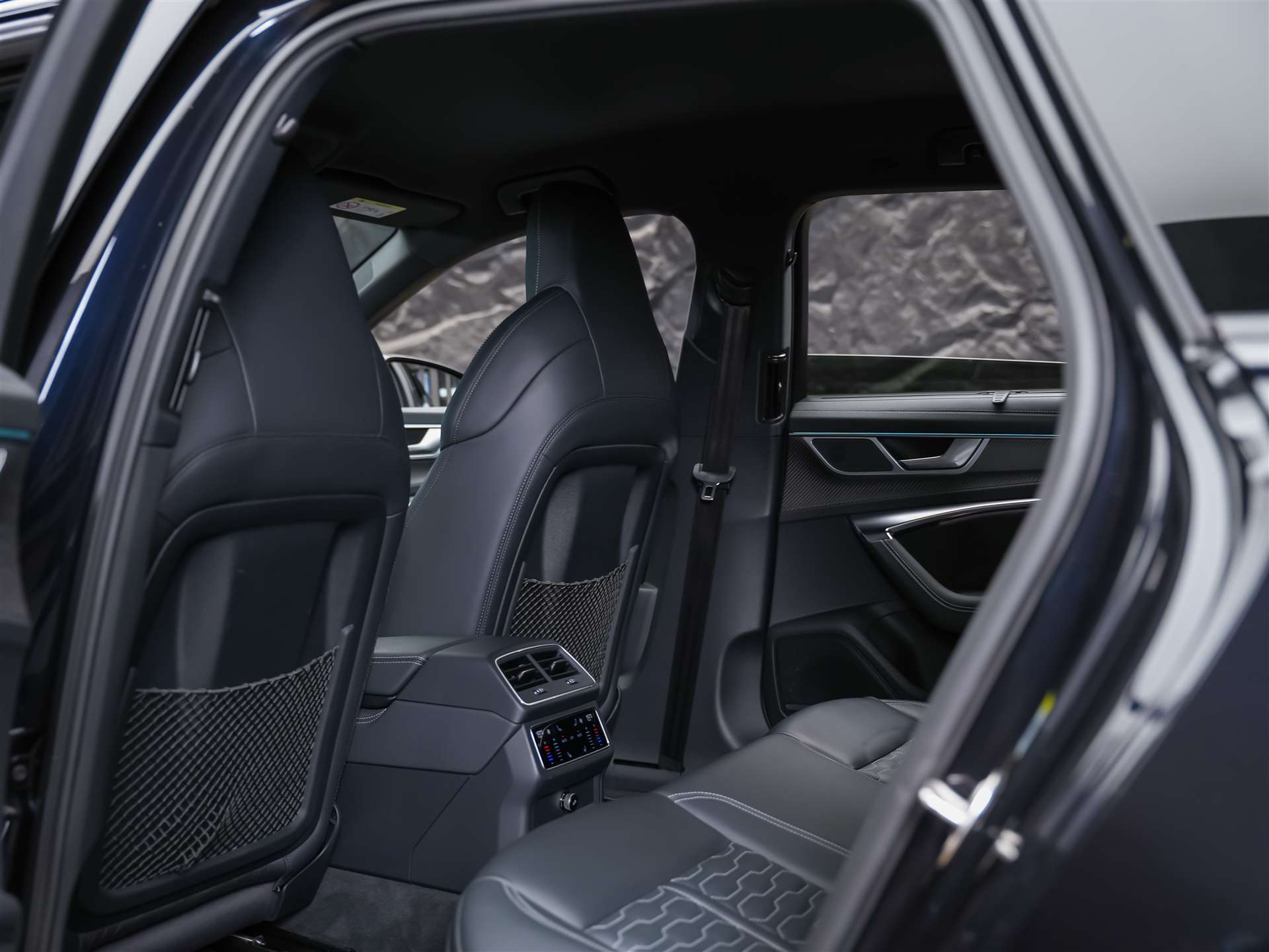 AUDI RS6 Avant 4.0 TFSI V8 quattro *Akrapovic*Allradlenkung*Standheizung*Sitzlüftung*-image-11