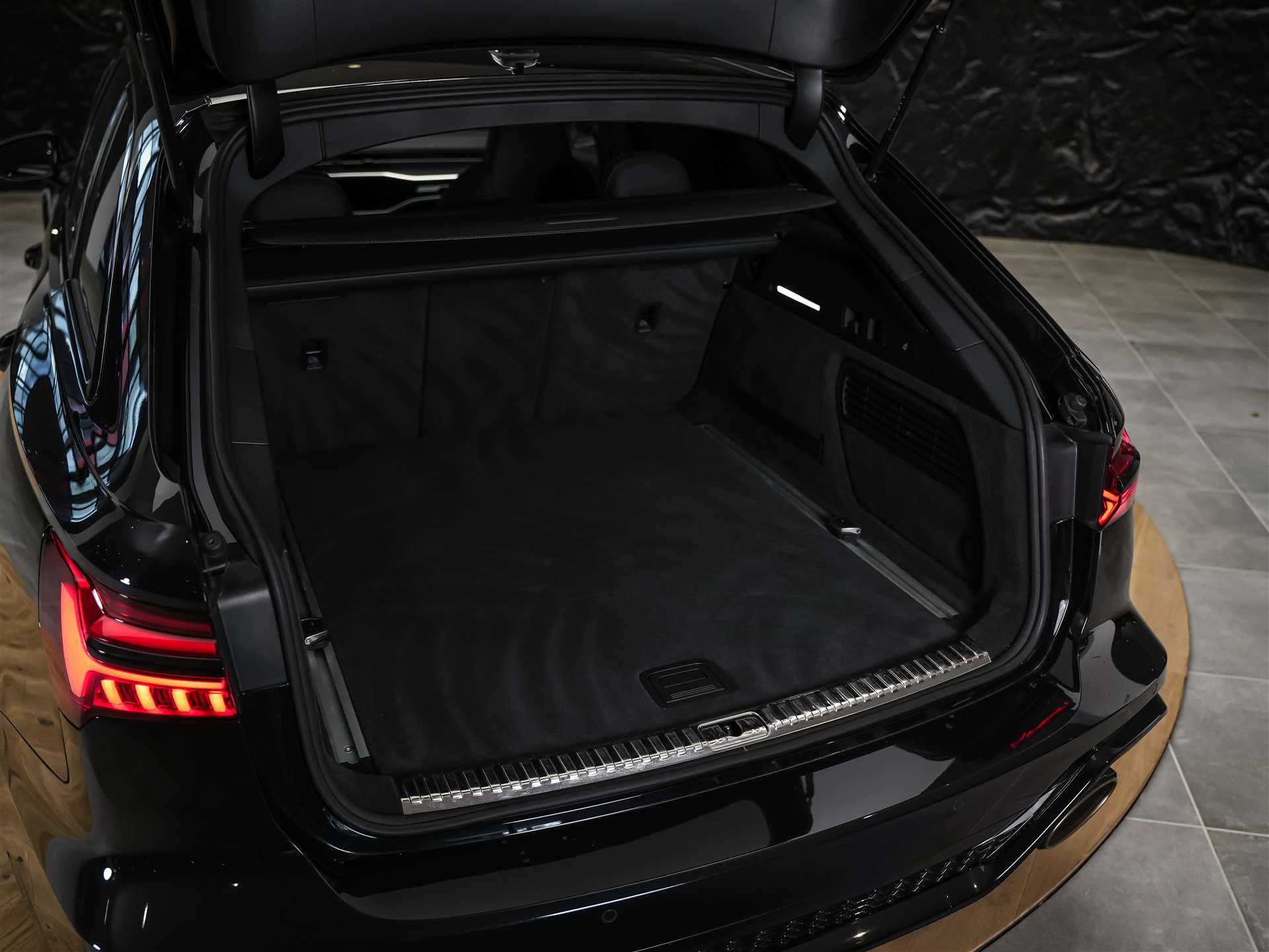 AUDI RS6 Avant 4.0 TFSI V8 quattro *Akrapovic*Allradlenkung*Standheizung*Sitzlüftung*-image-47