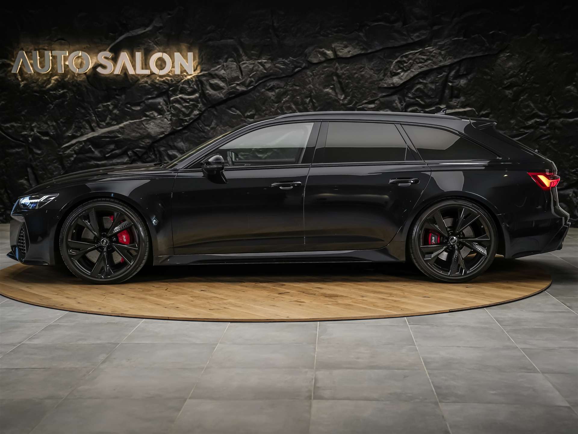 AUDI RS6 Avant 4.0 TFSI V8 quattro *Akrapovic*Allradlenkung*Standheizung*Sitzlüftung*-showroom-element-1