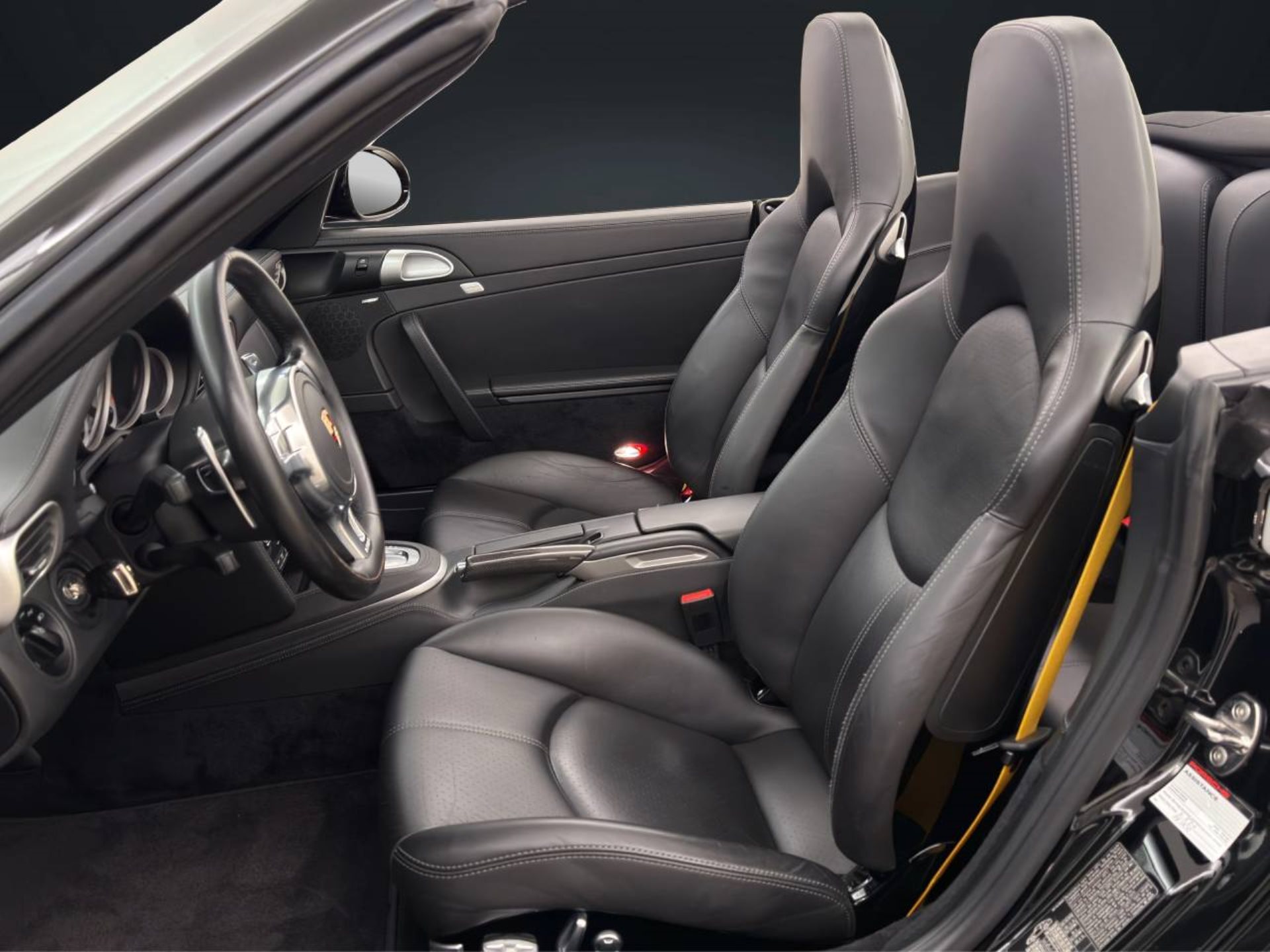 PORSCHE 911 Turbo S Cabriolet-image-4