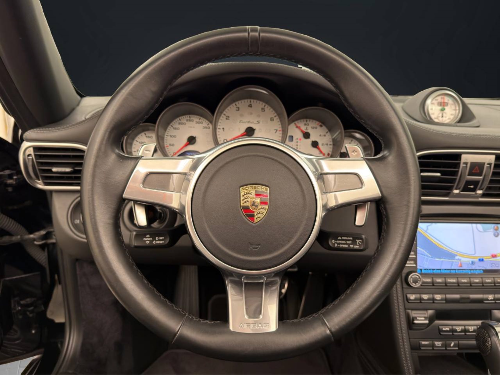 PORSCHE 911 Turbo S Cabriolet-image-12