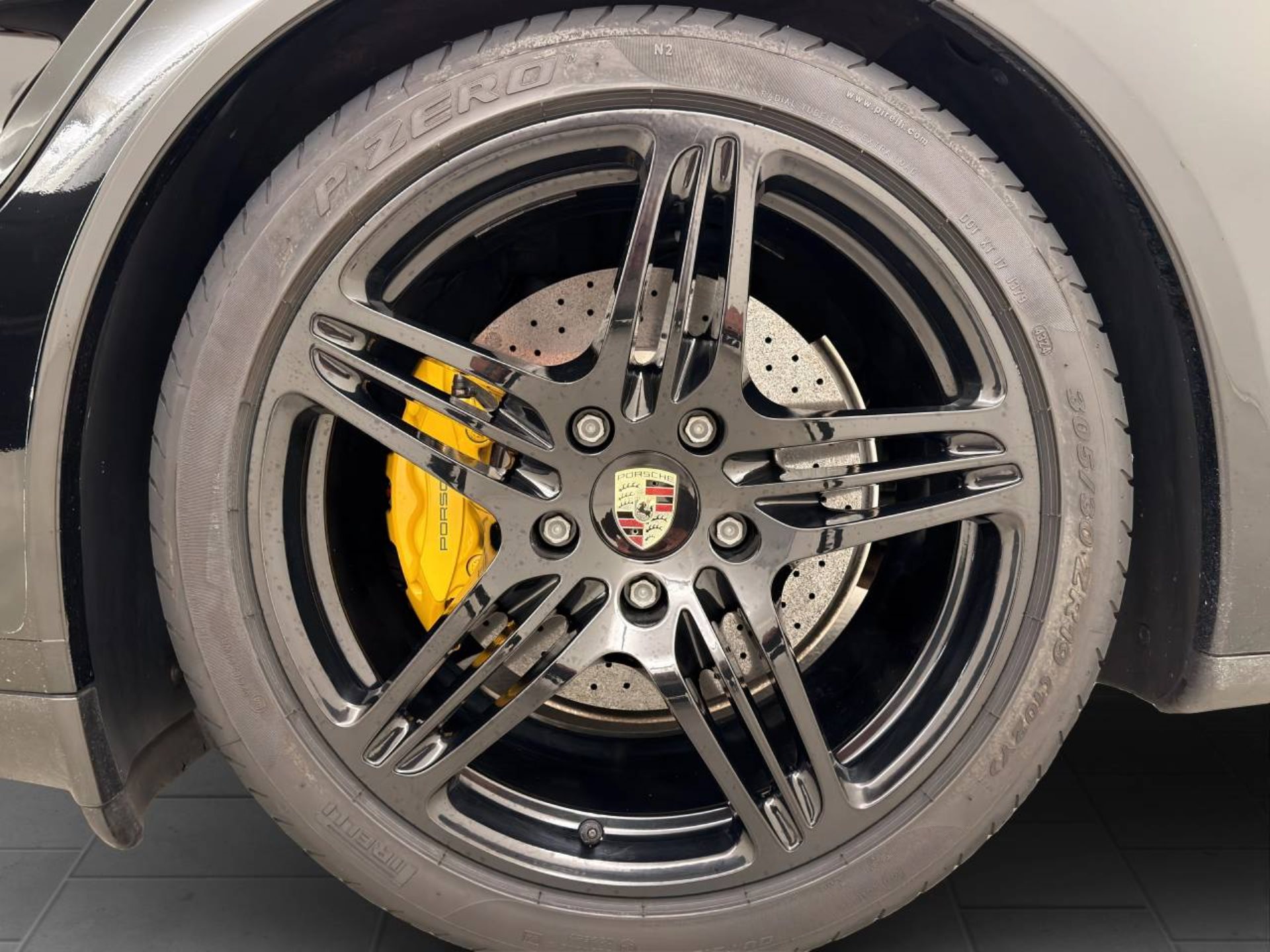 PORSCHE 911 Turbo S Cabriolet-image-11