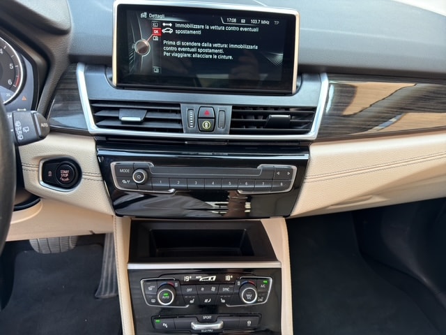 BMW 218d xDrive Active Tourer Steptronic-image-6