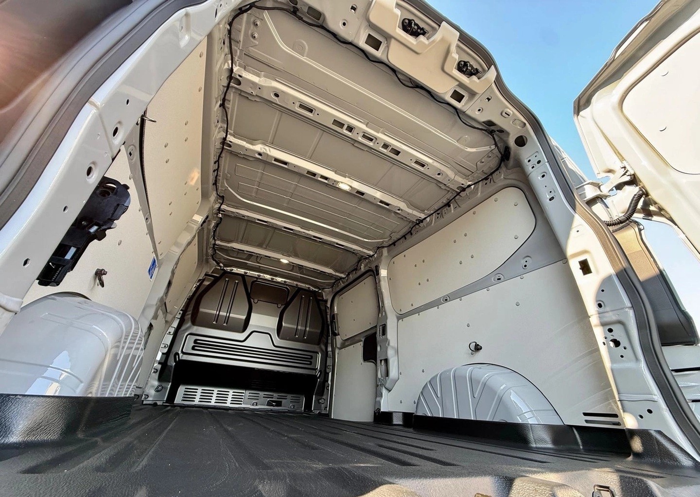 VW Transporter 2.0 TDI Pan Americana 4Motion Lang Automat-image-7