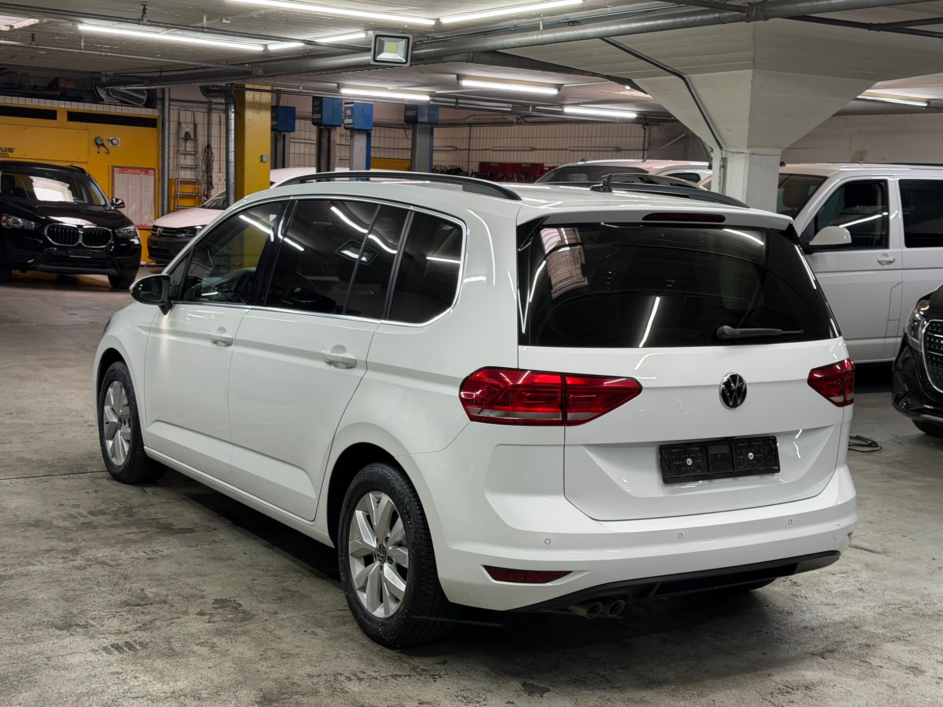 VW Touran 2.0 TDI BlueMotion Technology Comfortline DSG-image-4