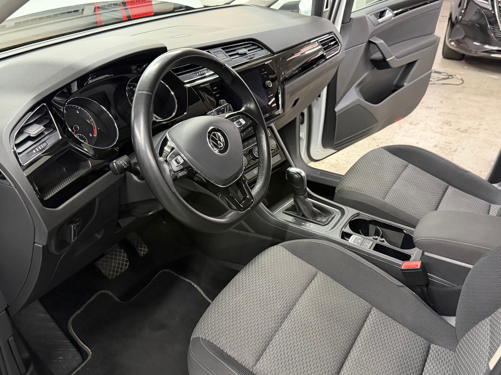 VW Touran 2.0 TDI BlueMotion Technology Comfortline DSG-image-12